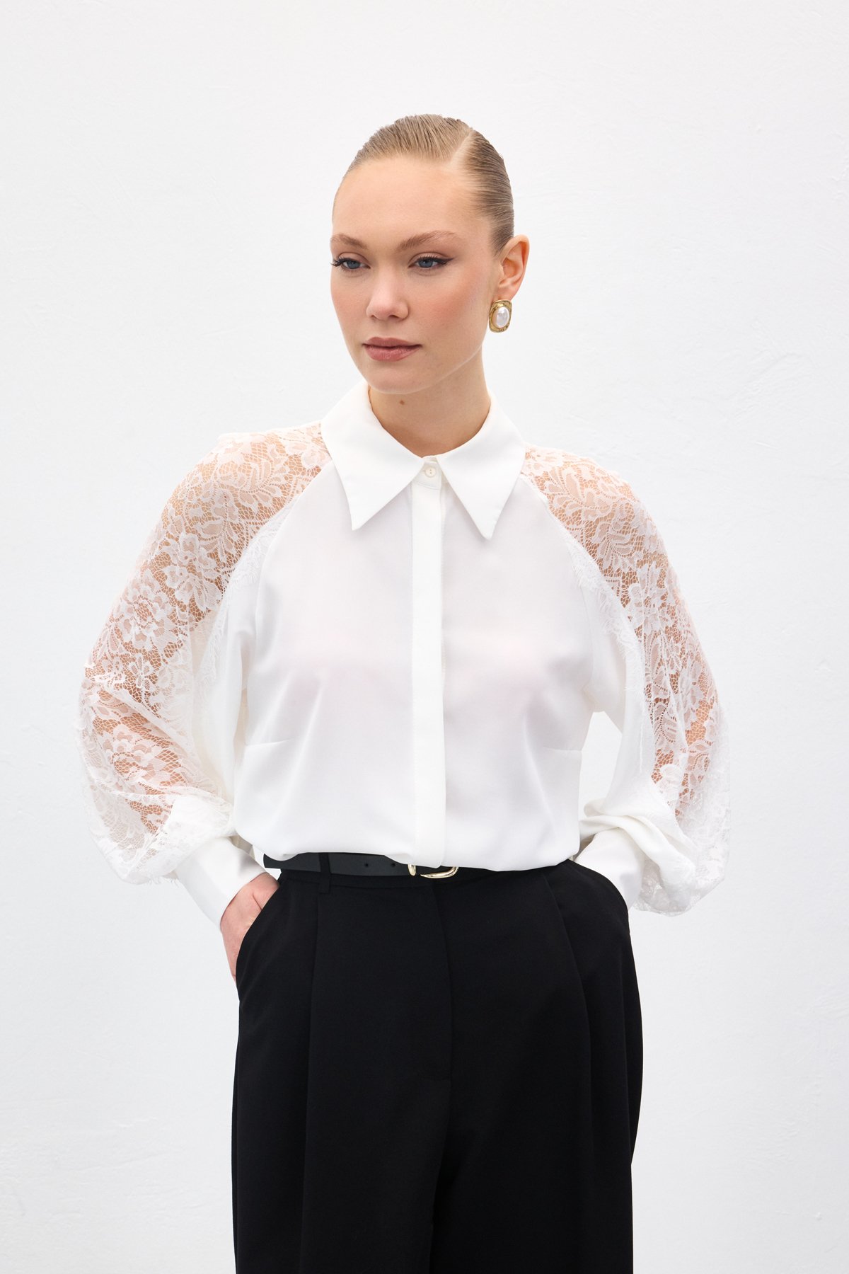 Kolları Dantel Detaylı Gömlek - Ekru