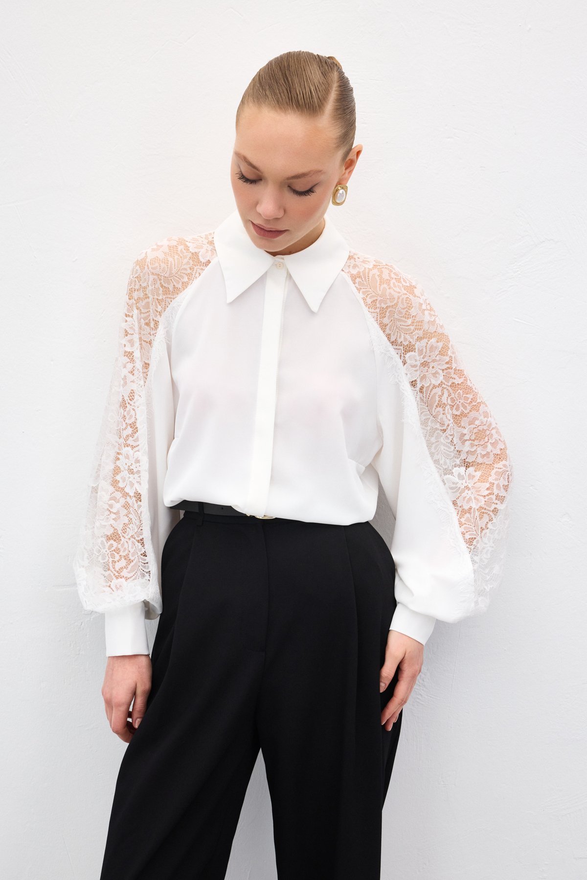 Kolları Dantel Detaylı Gömlek - Ekru