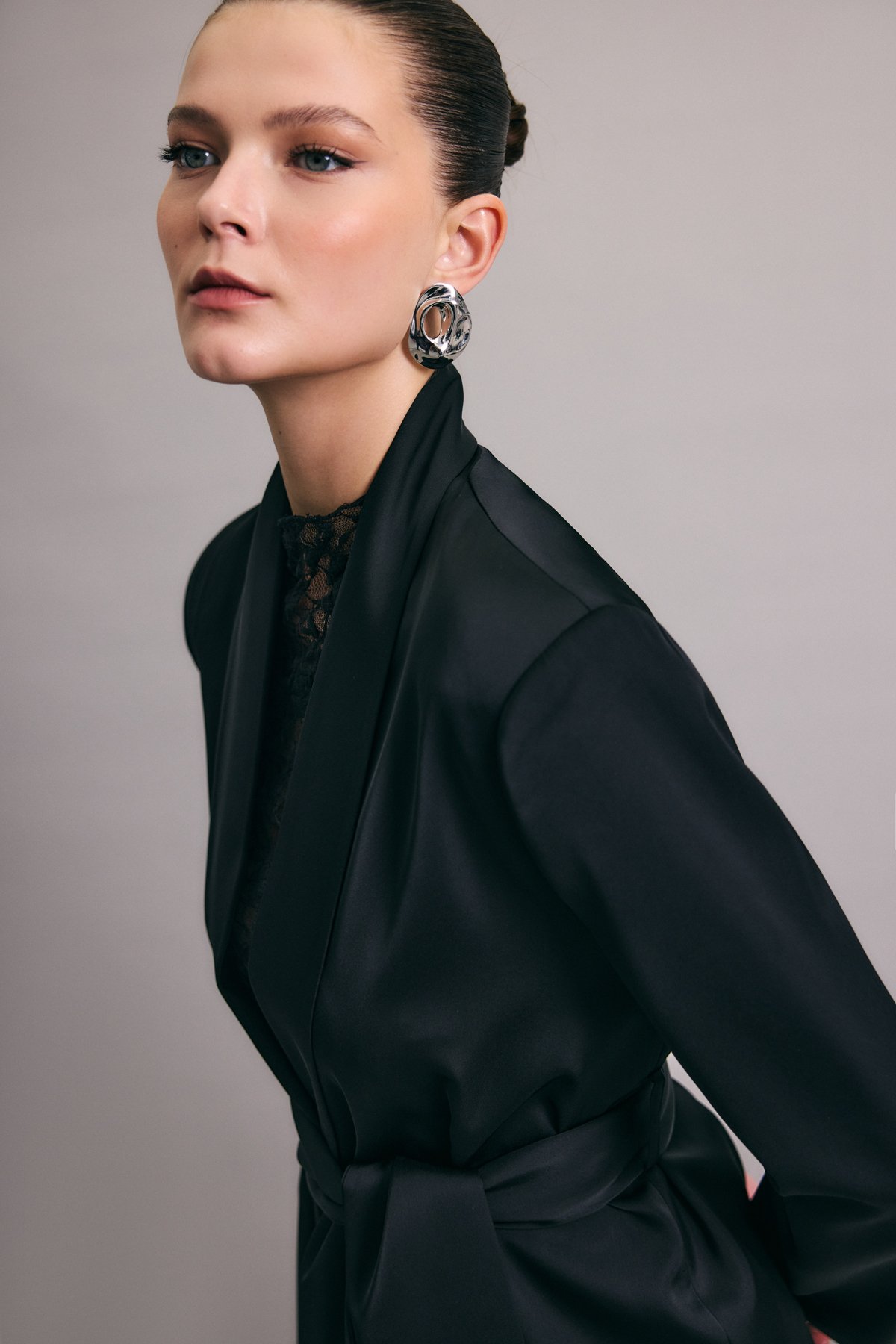 Kuşaklı Saten Ceket - Siyah