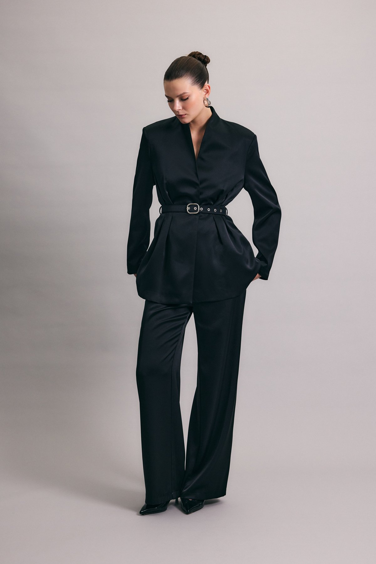 Lisa Kemerli Saten Ceket - Siyah