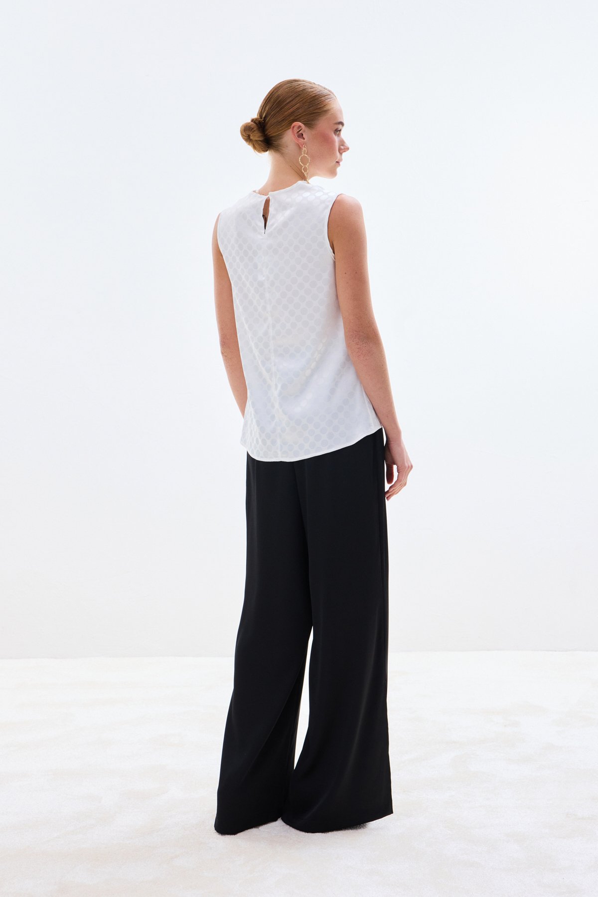 Puantiye Desenli Kolsuz Bluz - Ekru