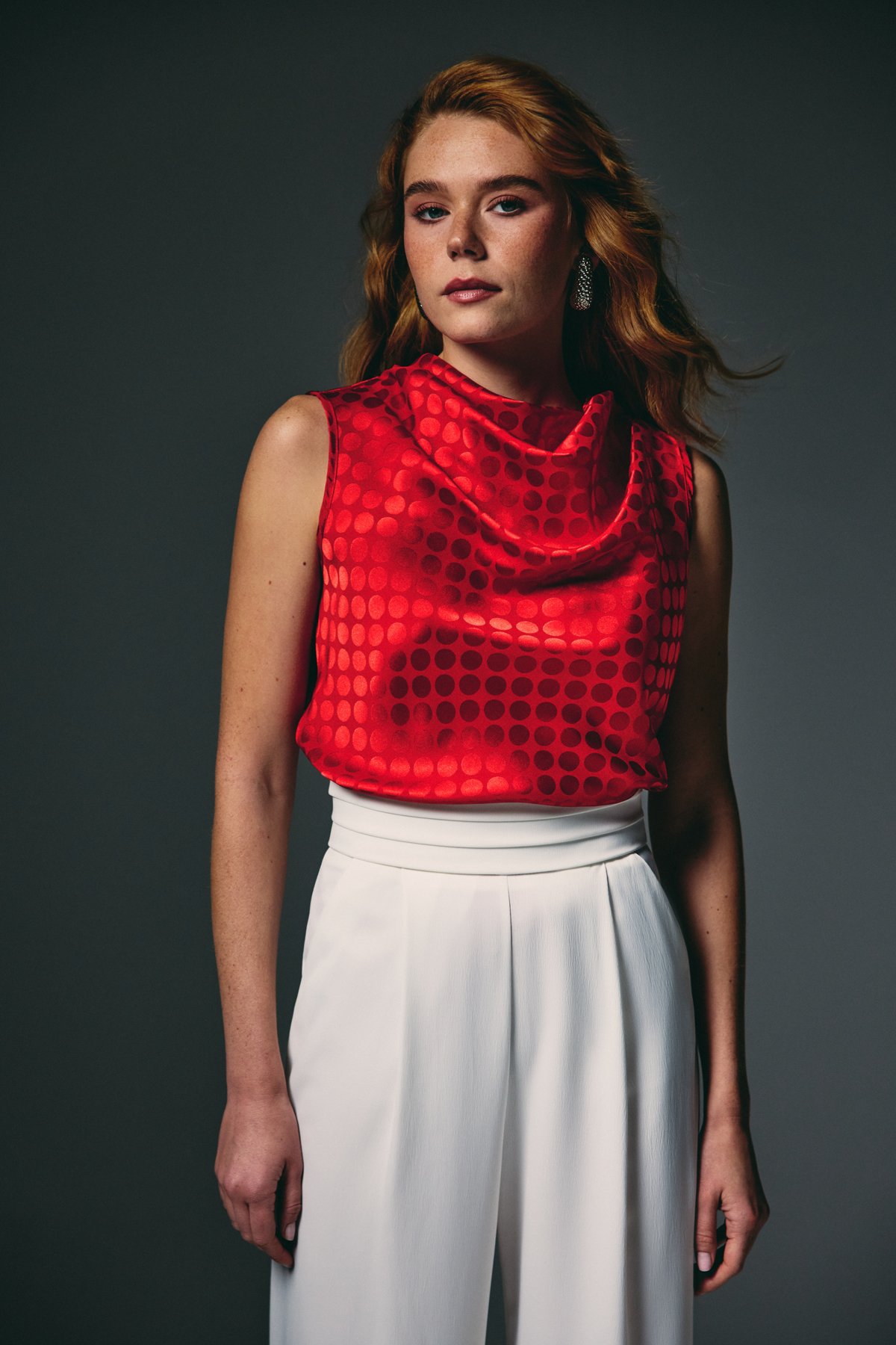 Puantiye Desenli Kolsuz Bluz - Kırmızı