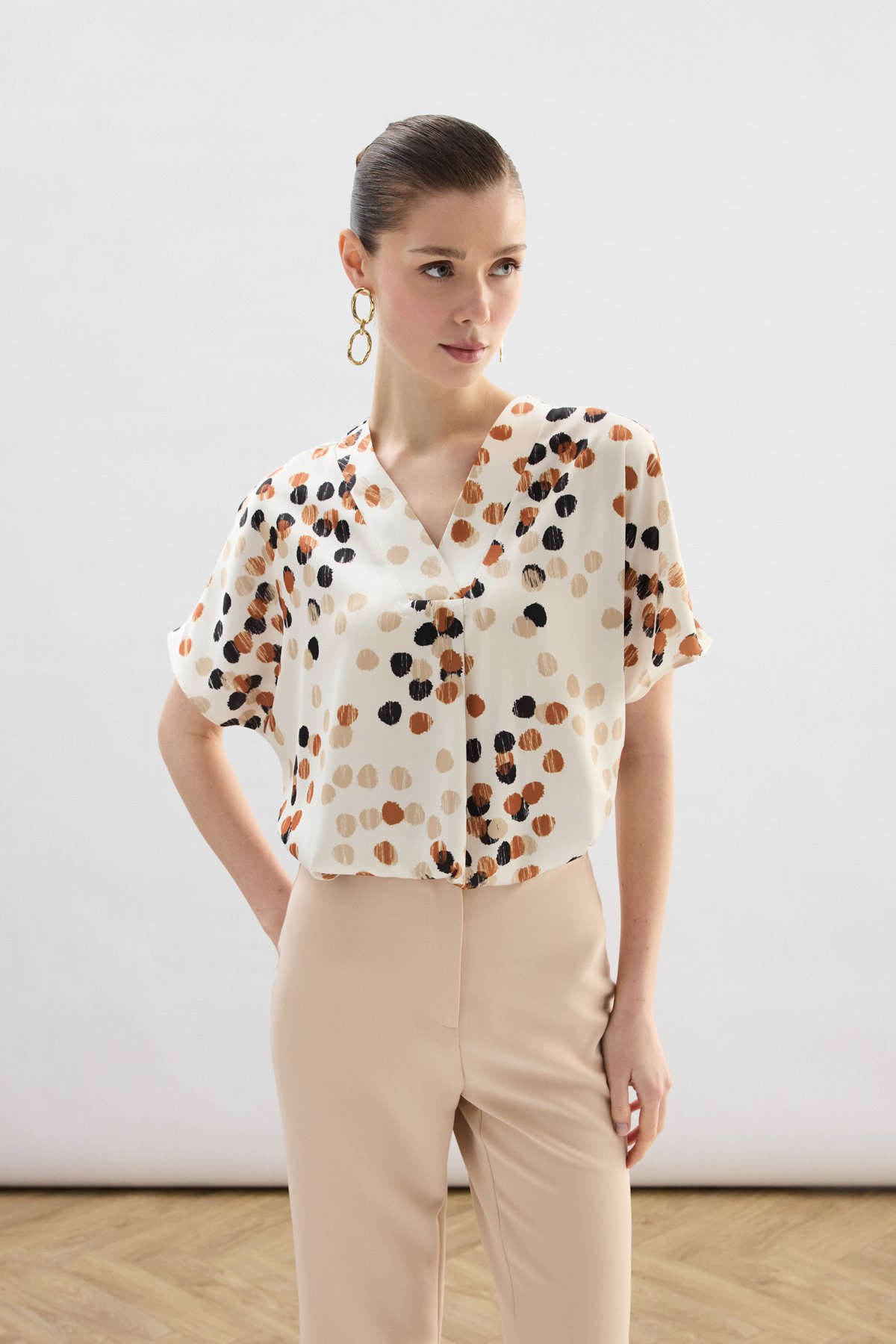 Puantiye Desenli Salaş Bluz - Bej-Kahve