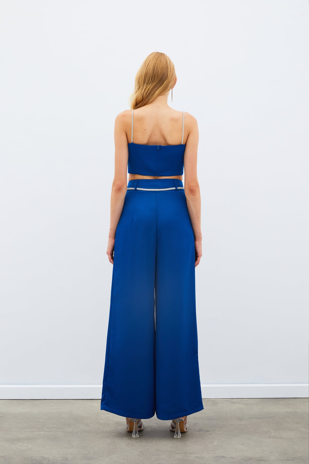 Taş Askılı Saten Crop Bluz - MAVİ