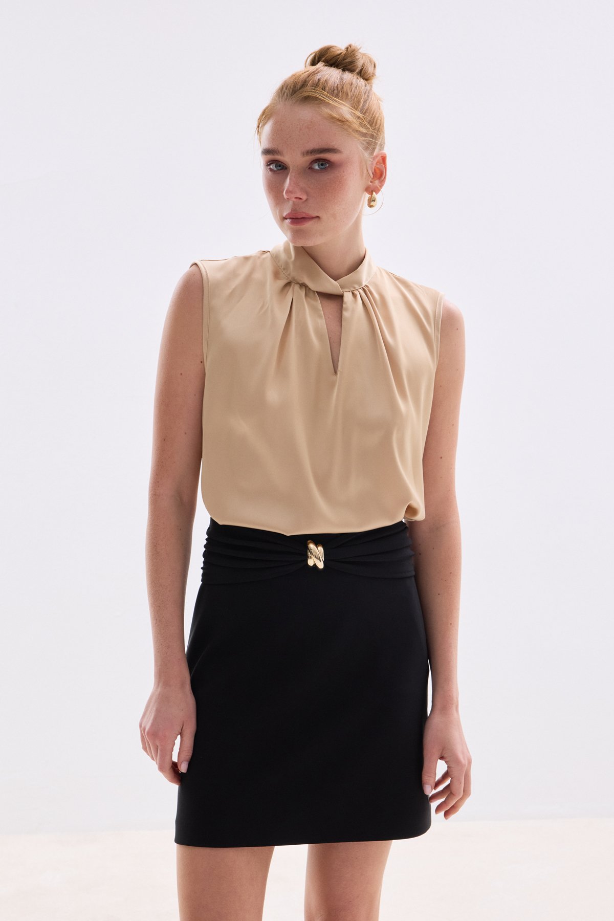 Yaka Detaylı Saten Bluz - Camel