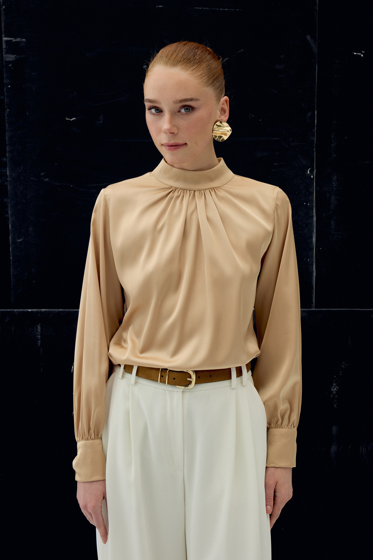 Yaka Detaylı Saten Bluz - Camel
