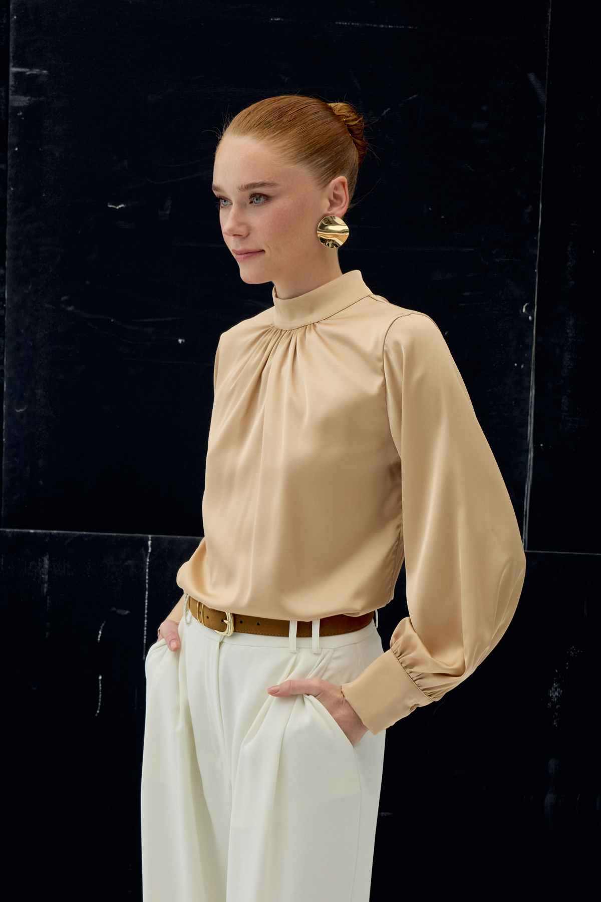 Yaka Detaylı Saten Bluz - Camel