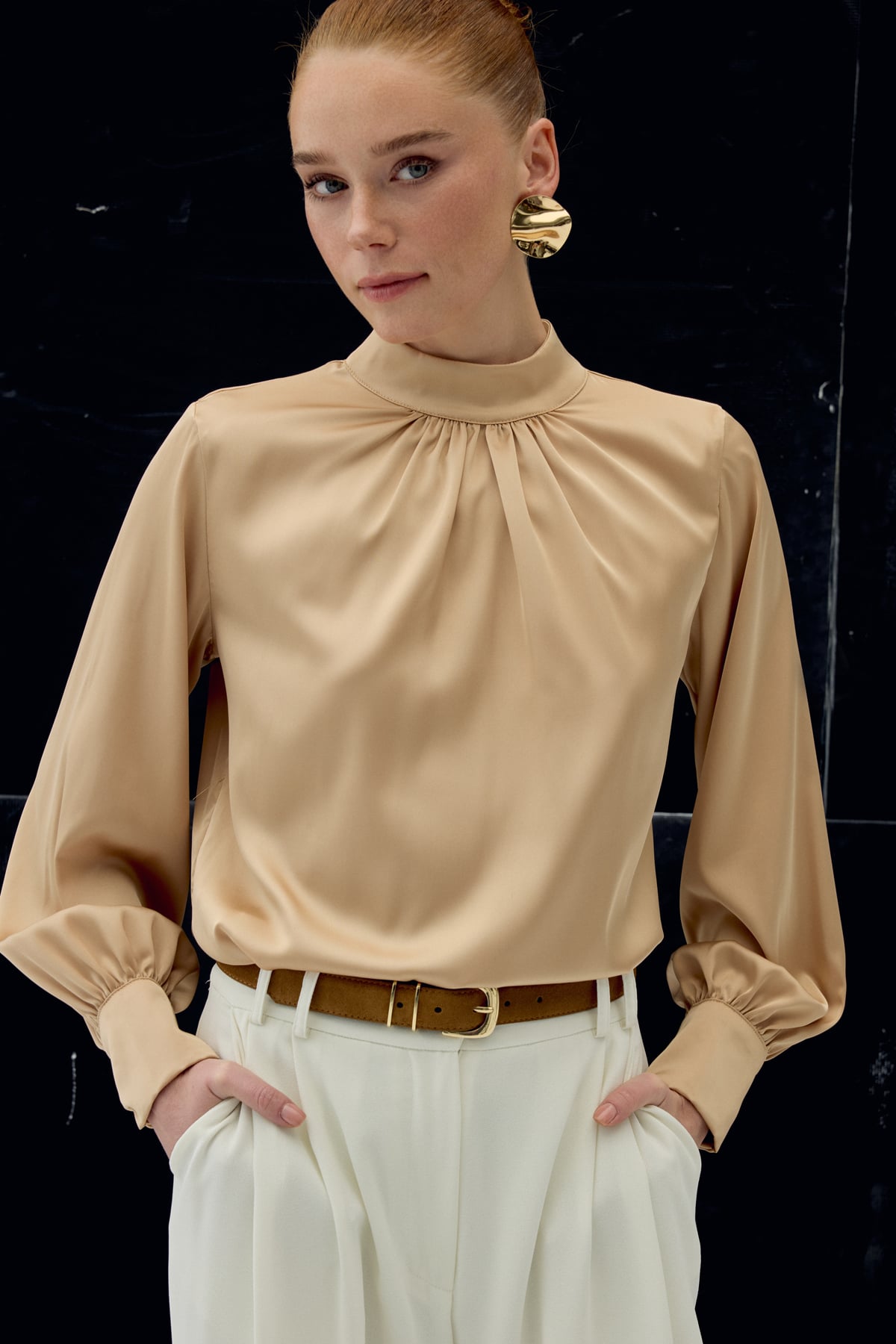 Yaka Detaylı Saten Bluz - Camel