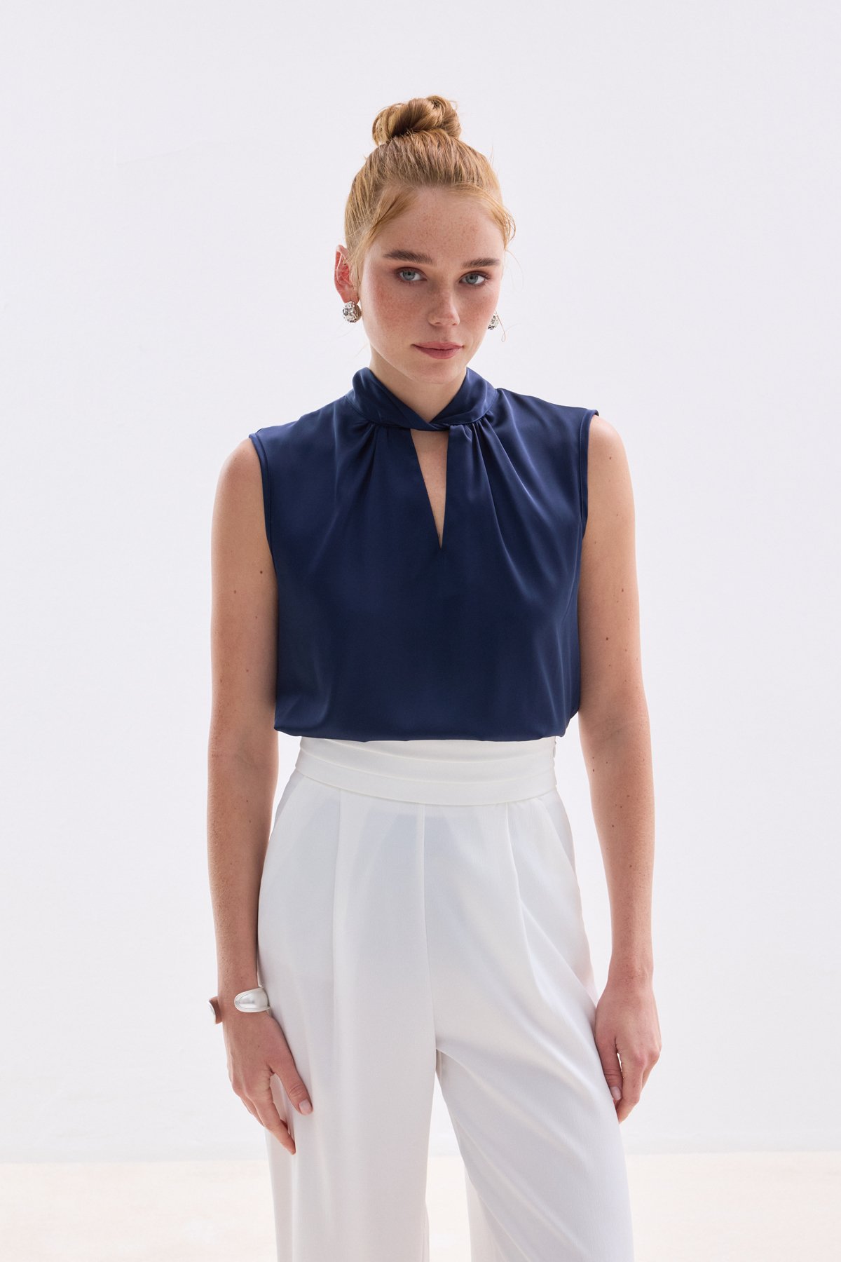 Yaka Detaylı Saten Bluz - Lacivert