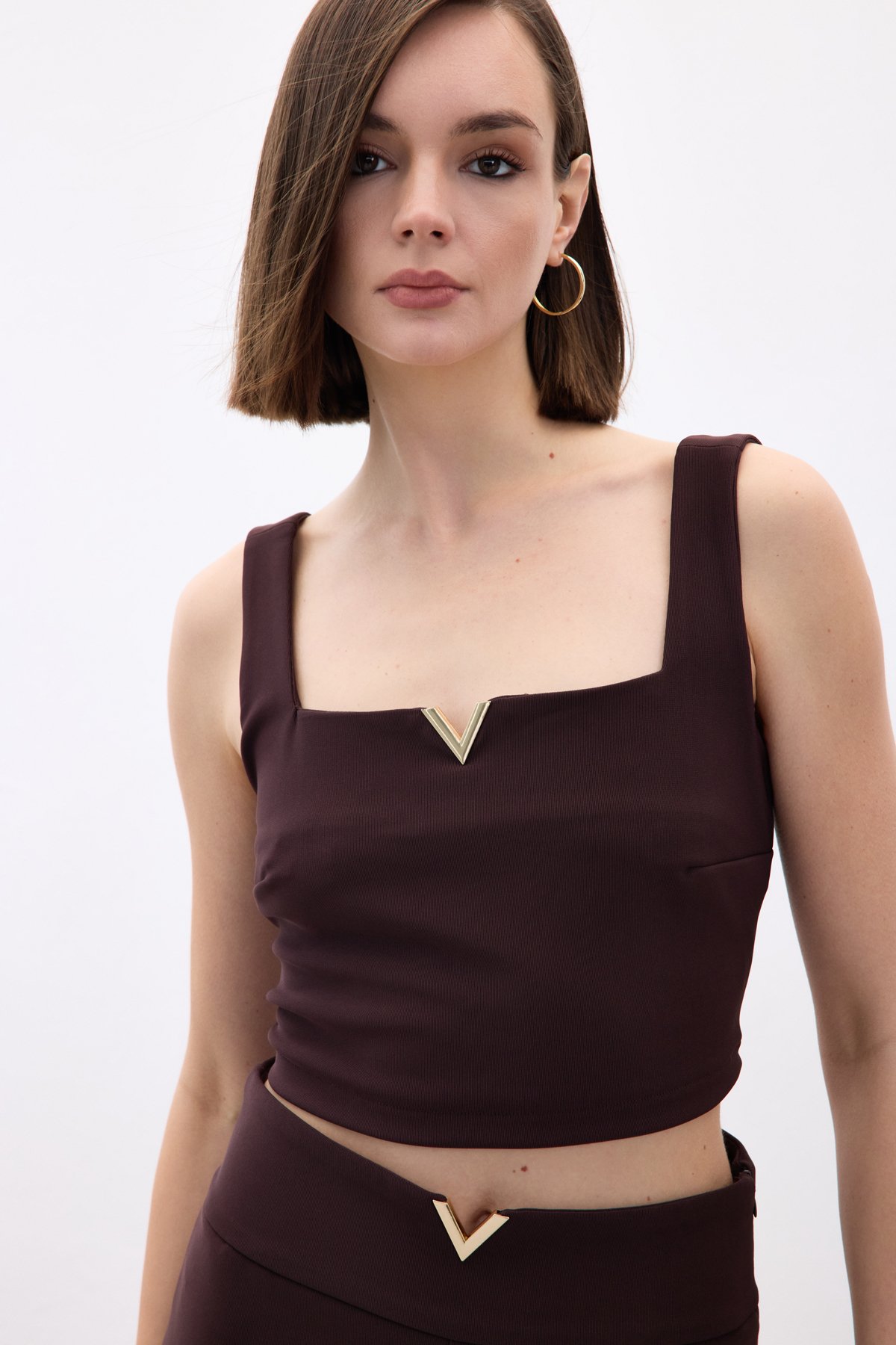 Yaka Gold Aksesuarlı Bluz - Kahve