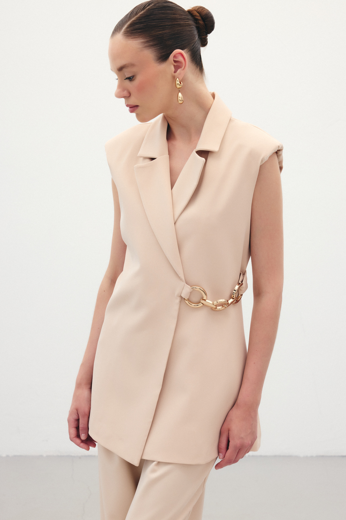 Yan Aksesuarlı Uzun Yelek - Bej