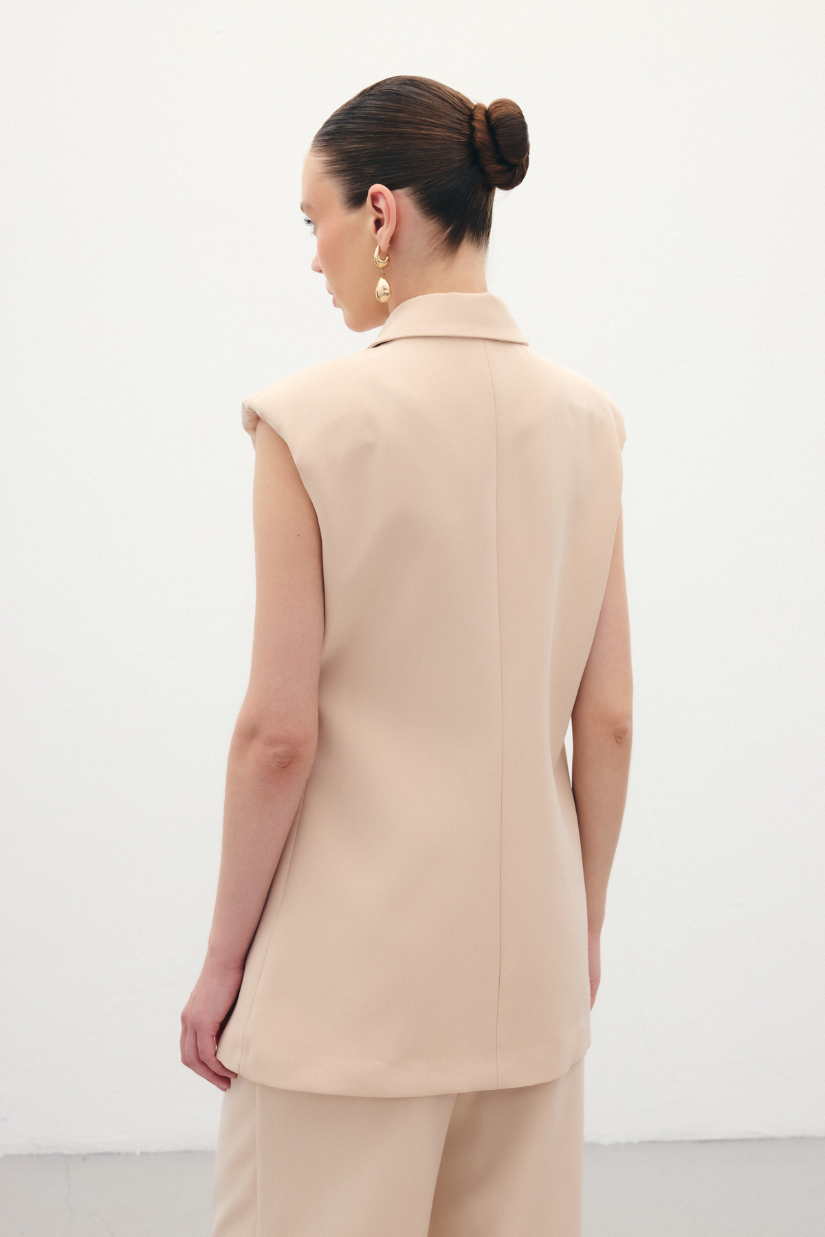 Yan Aksesuarlı Uzun Yelek - Bej