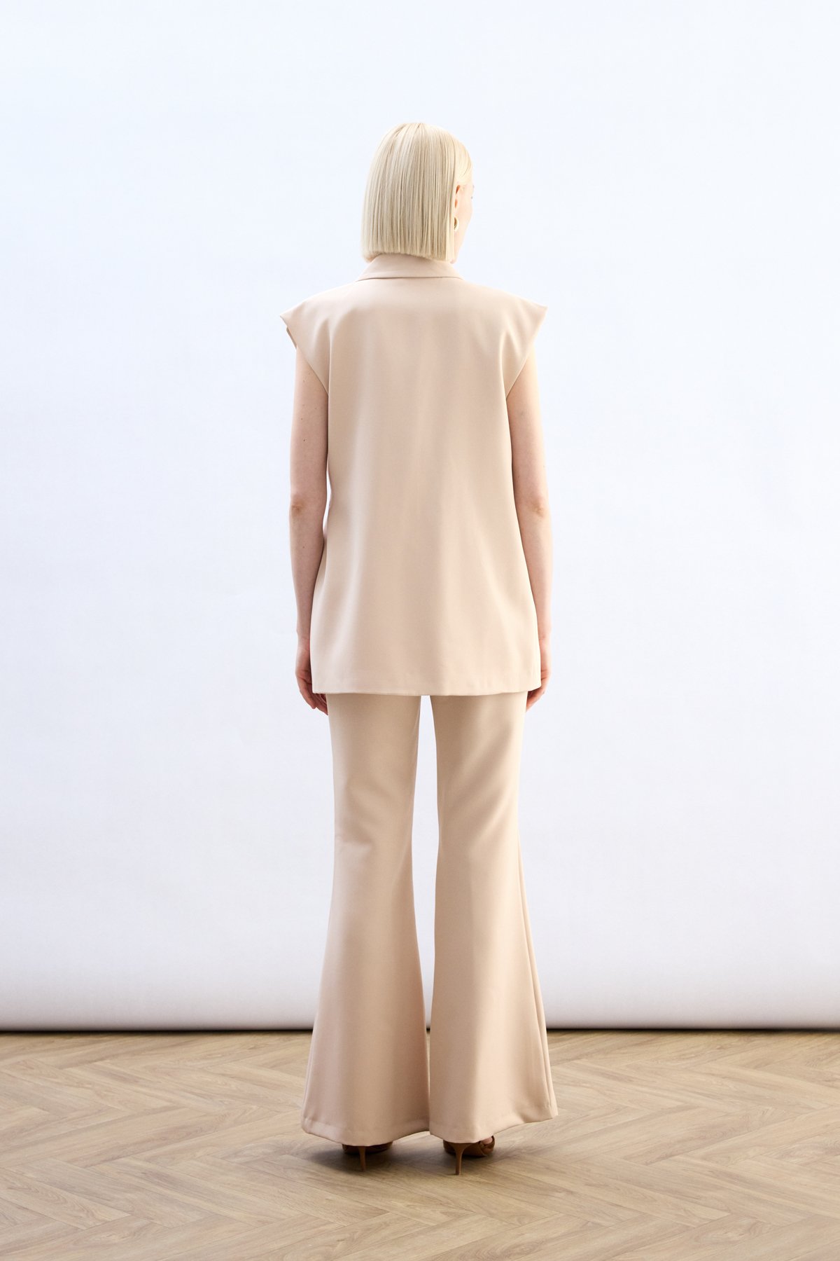 Yan Kemerli Uzun Yelek - Bej