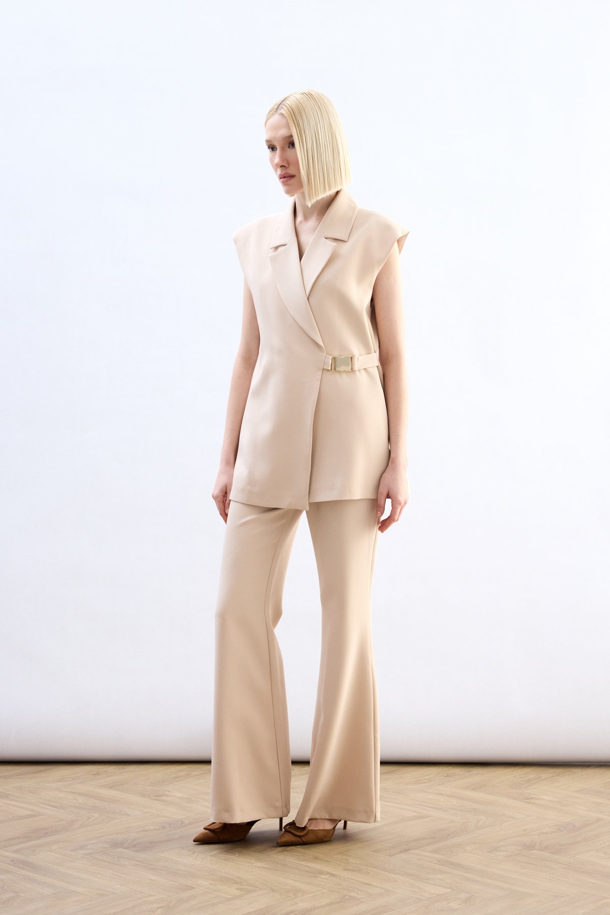 Yan Kemerli Uzun Yelek - Bej