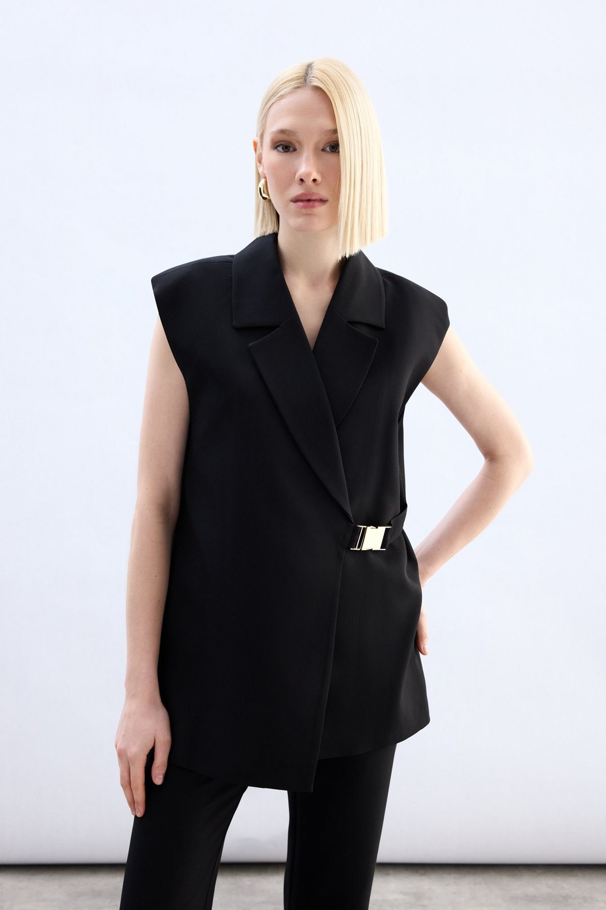 Yan Kemerli Uzun Yelek - Siyah