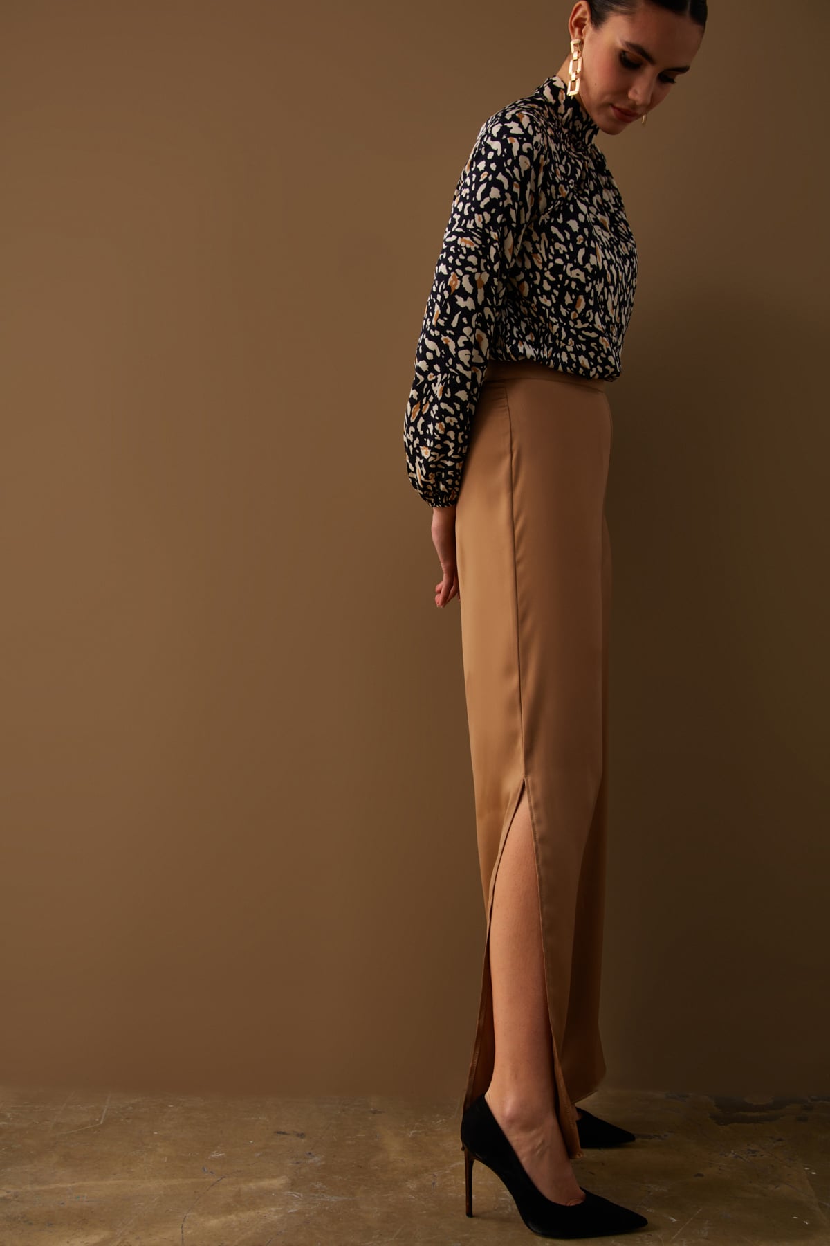 Yırtmaç Detaylı Saten Pantolon - CAMEL