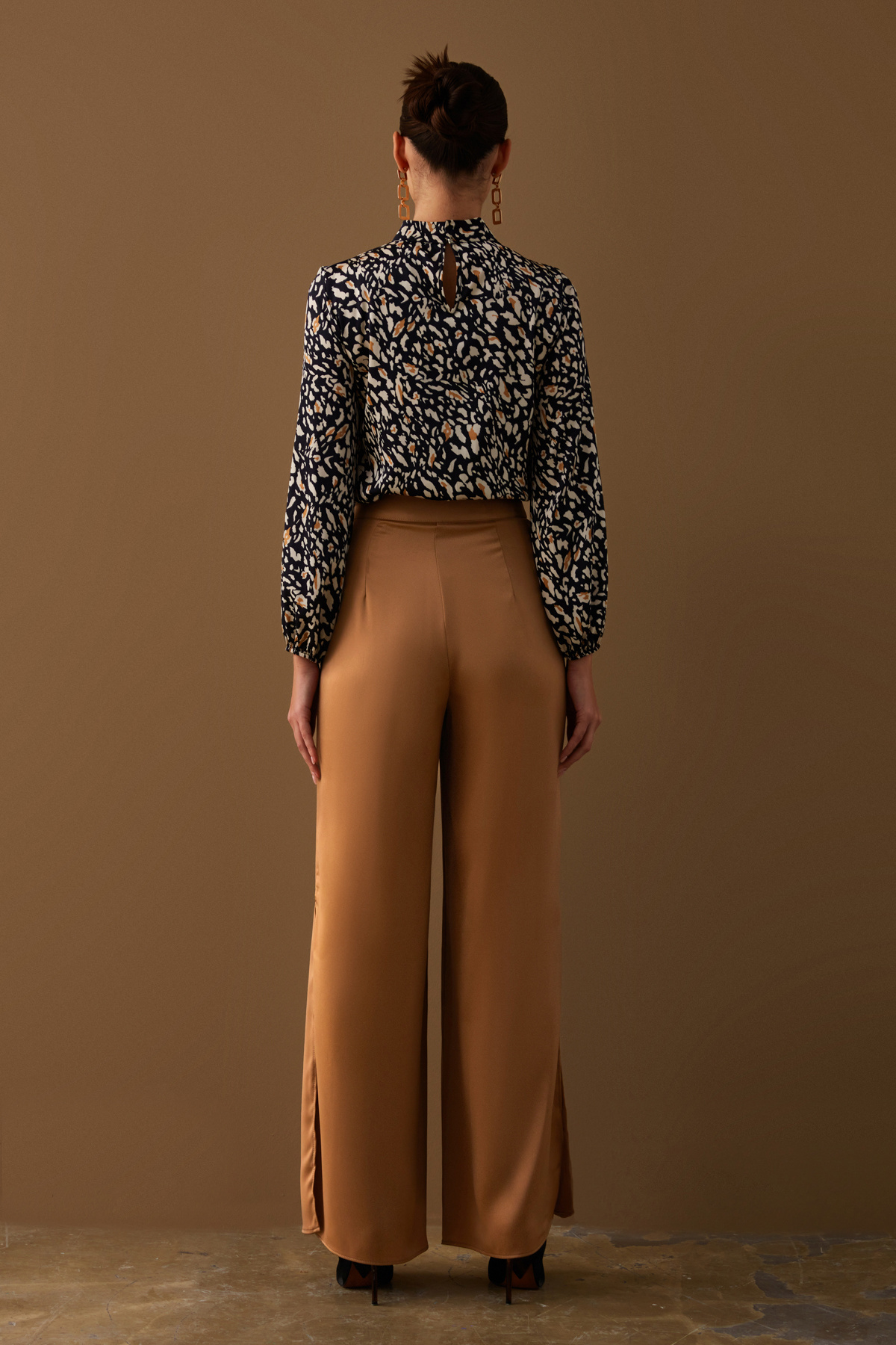 Yırtmaç Detaylı Saten Pantolon - CAMEL