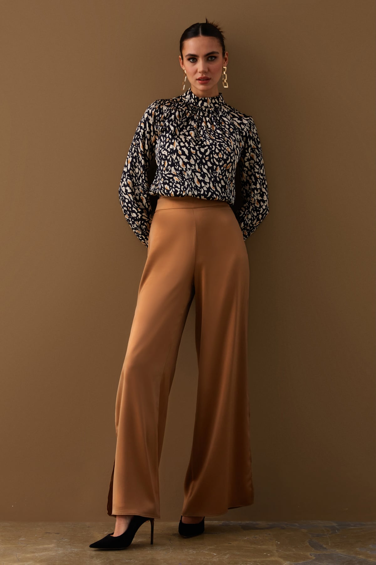 Yırtmaç Detaylı Saten Pantolon - CAMEL
