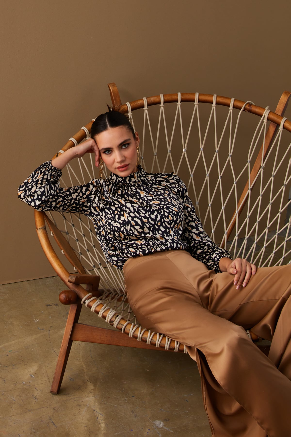 Yırtmaç Detaylı Saten Pantolon - CAMEL