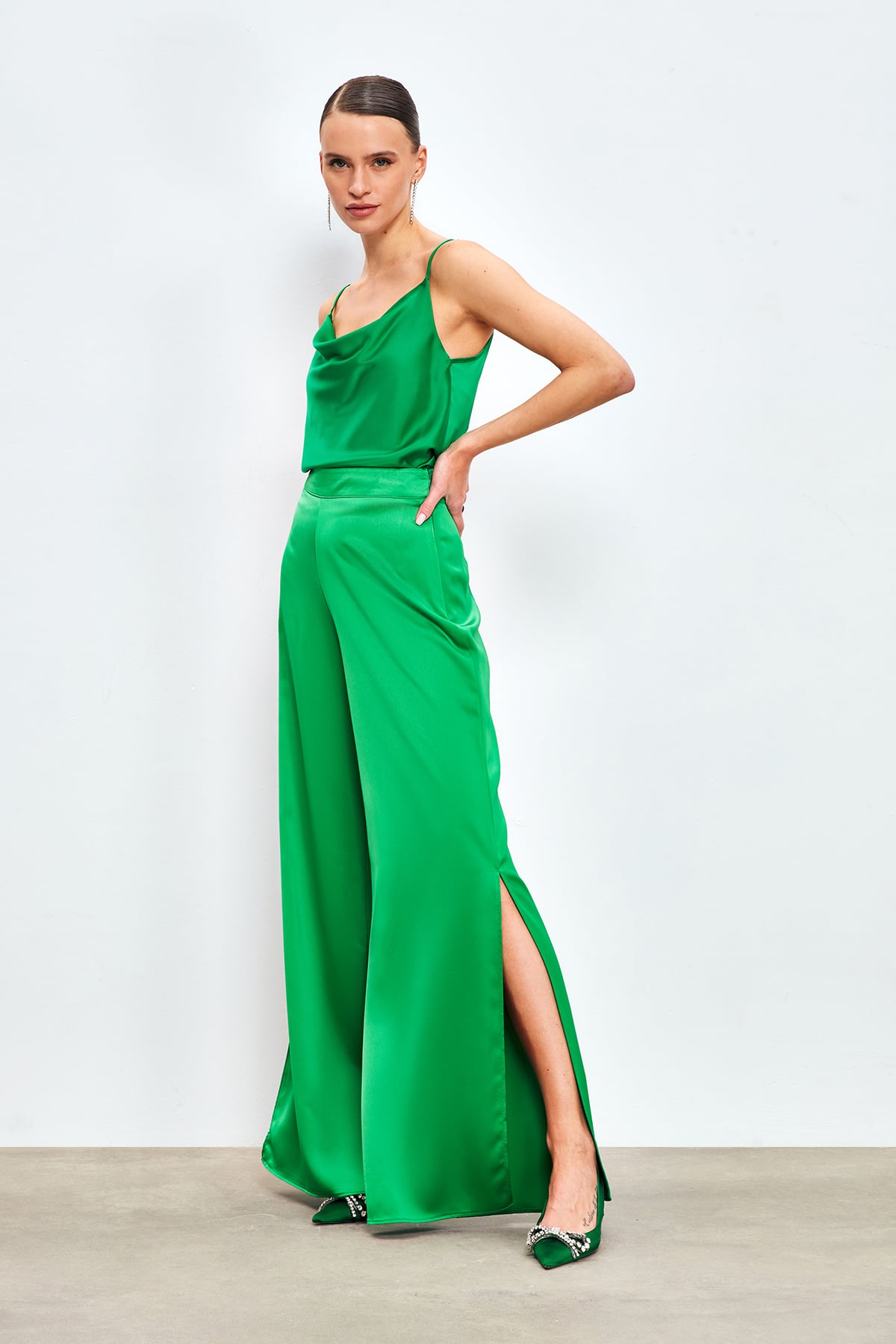 Yırtmaç Detaylı Saten Pantolon - YEŞİL