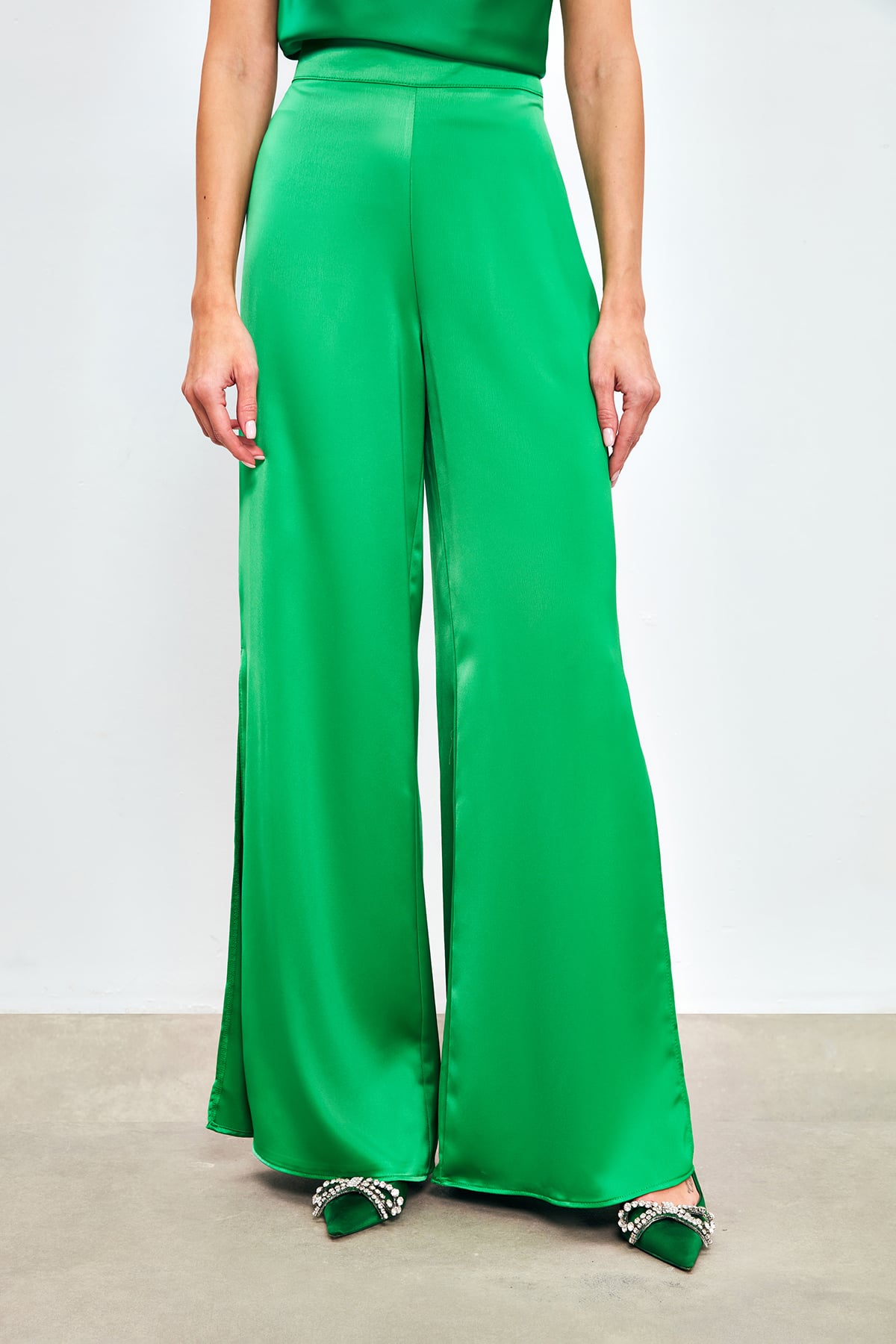 Yırtmaç Detaylı Saten Pantolon - YEŞİL
