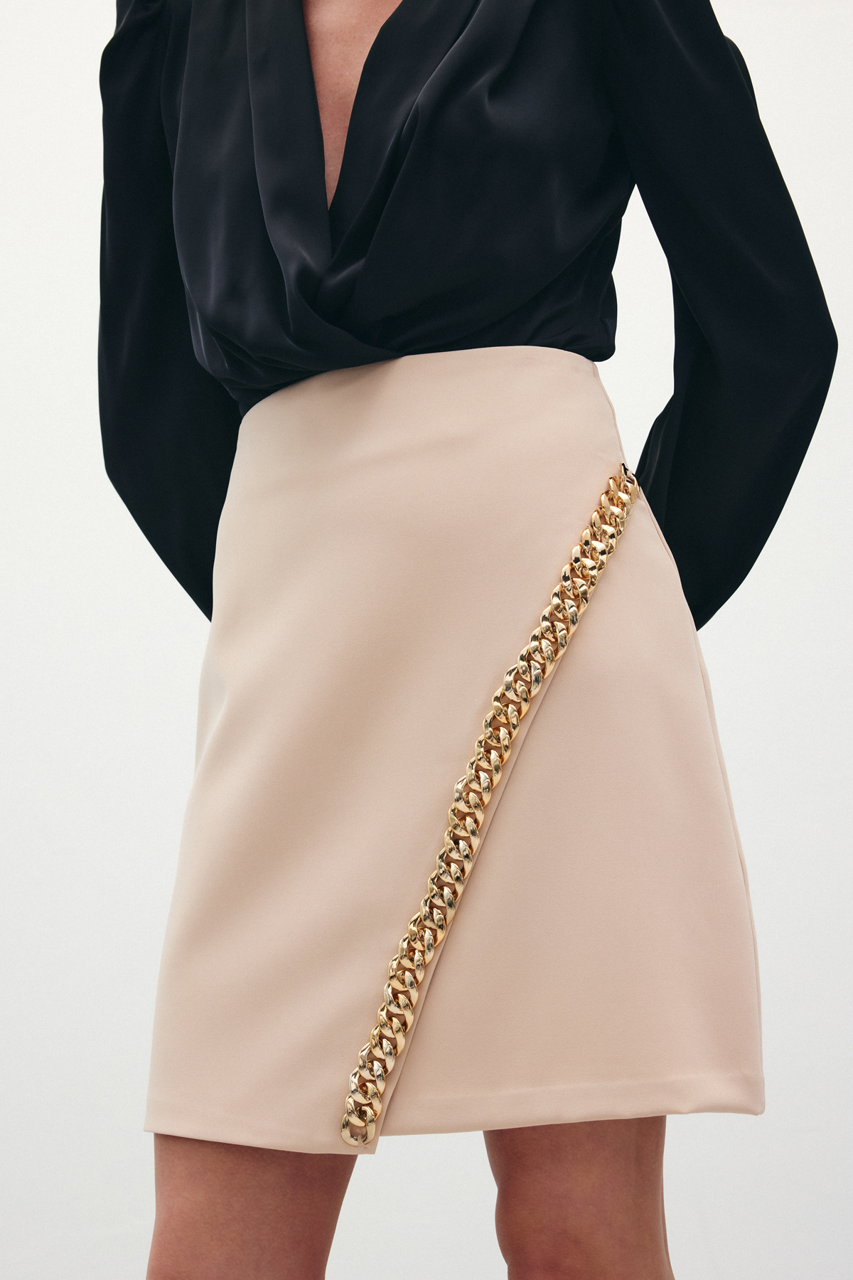 Zincir Aksesuarlı Mini Etek - Bej