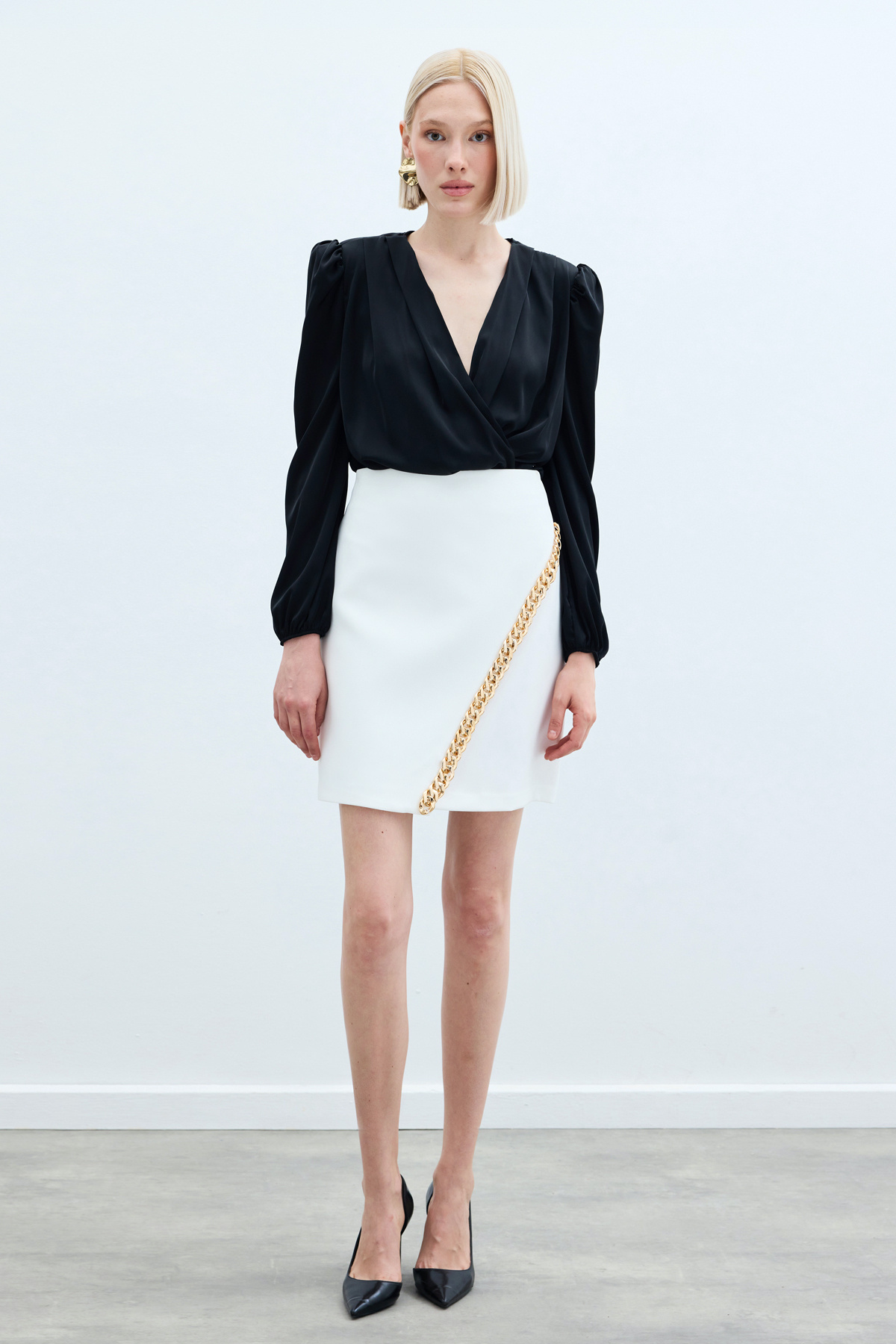 Zincir Aksesuarlı Mini Etek - Ekru