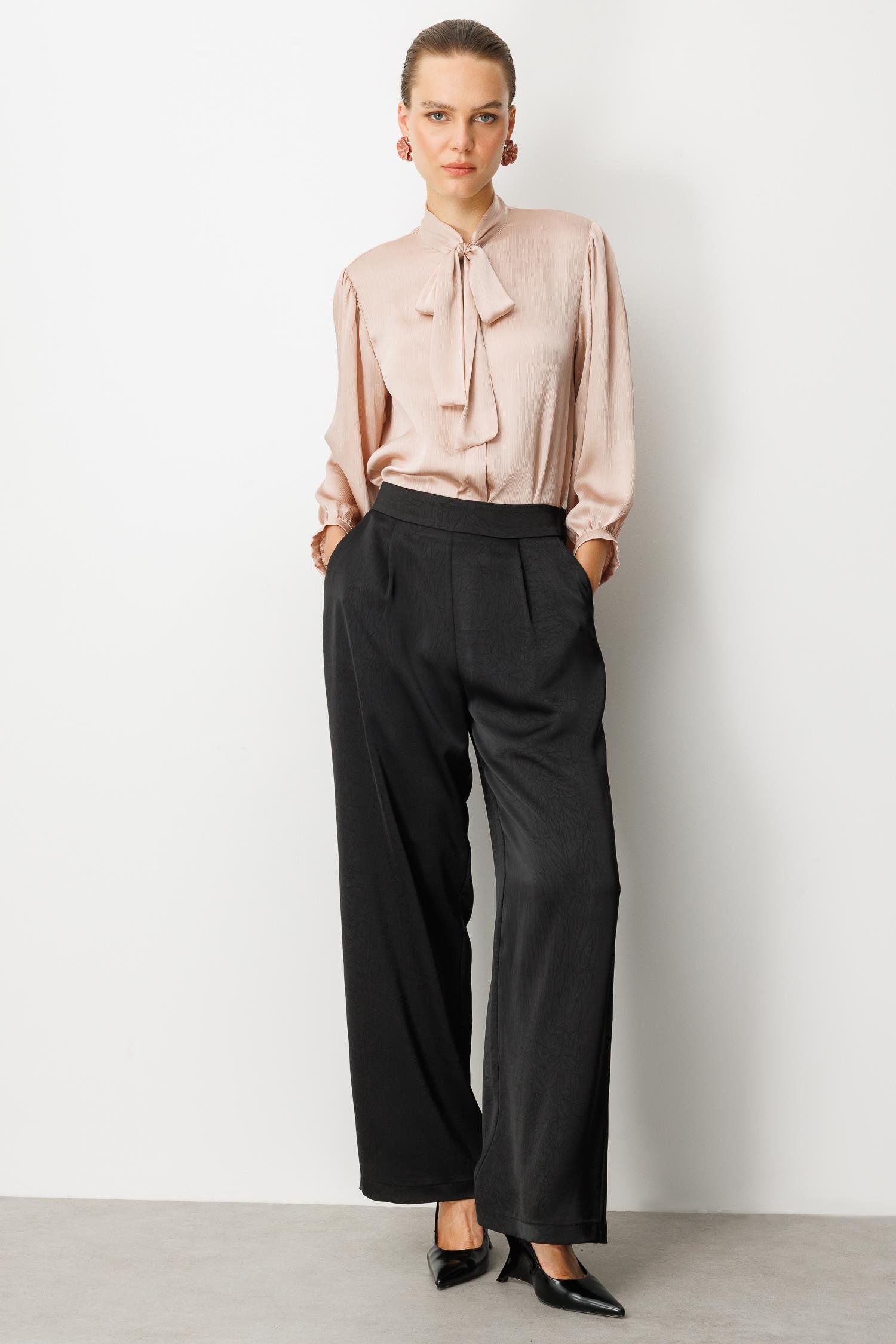 Arkası Lastikli Crash Kumaş Pantolon-SİYAH