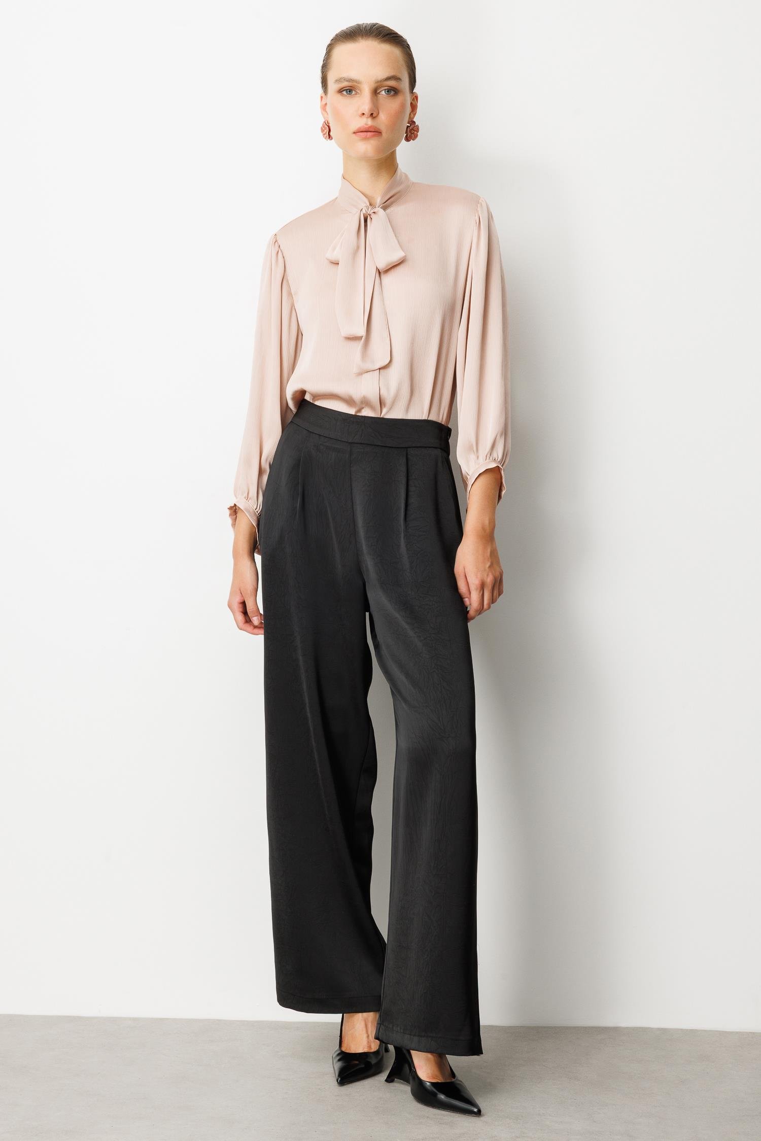 Arkası Lastikli Crash Kumaş Pantolon-SİYAH