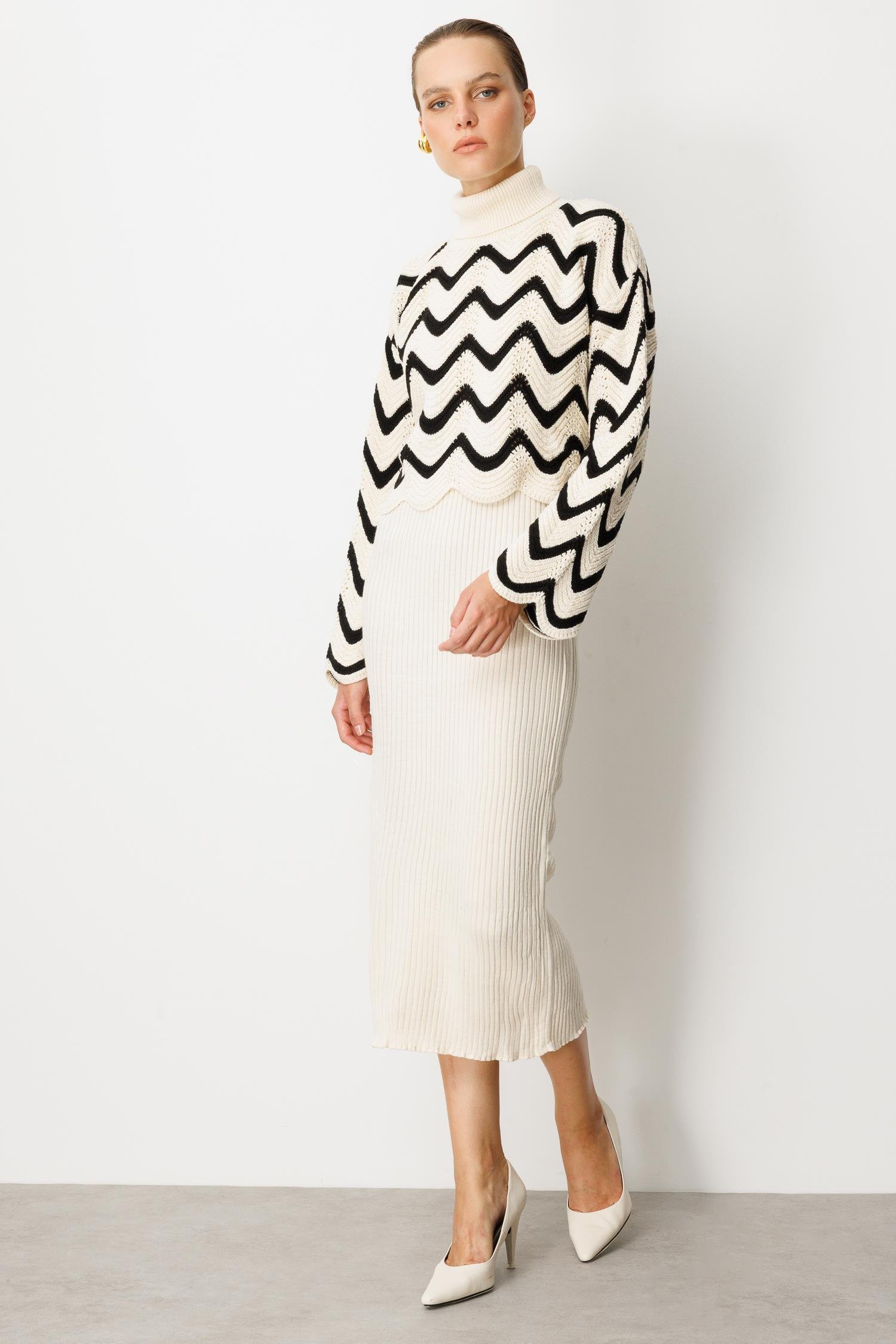 Balıkçı Yaka Desenli Triko Takım Elbise-KREM