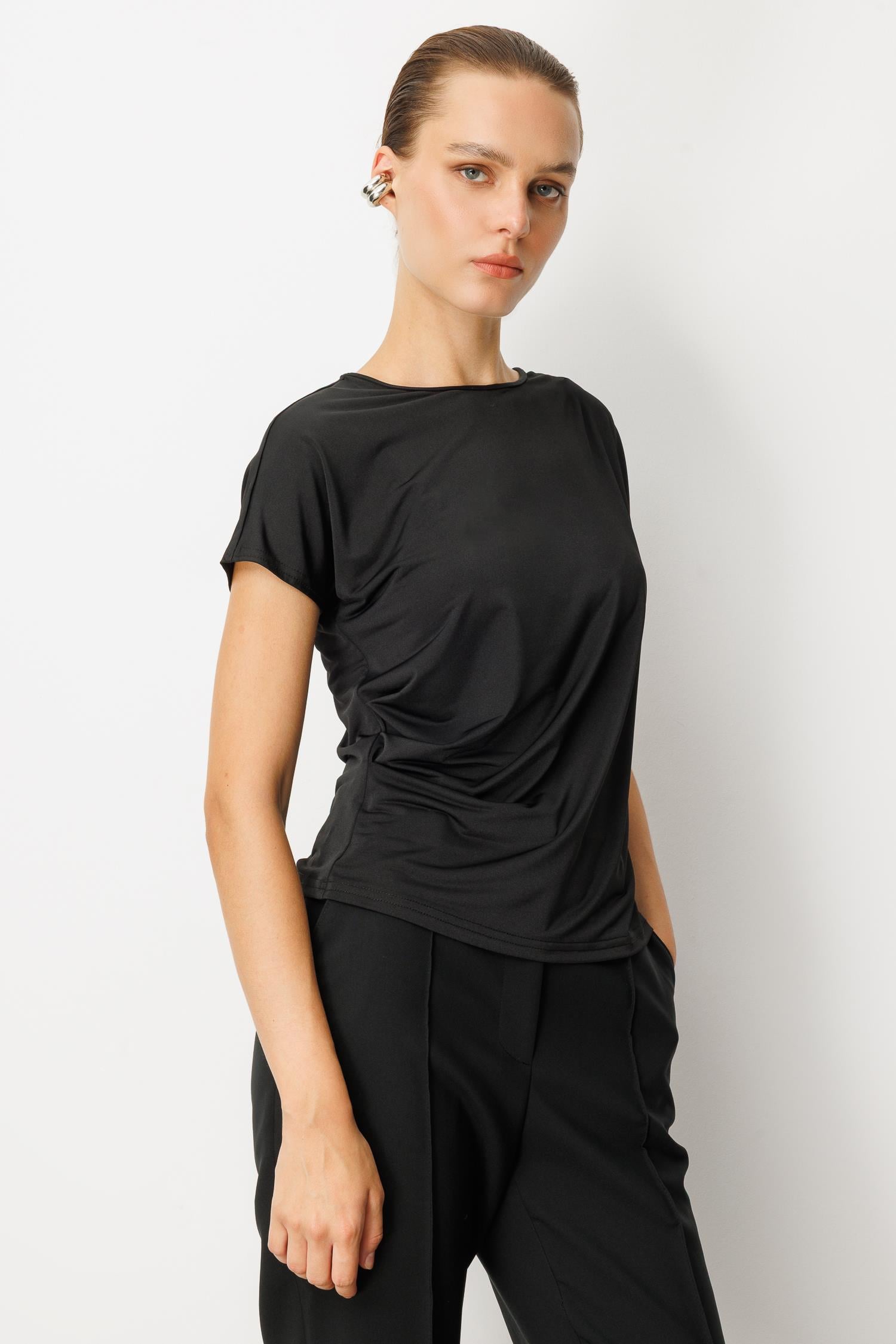 Beli Drape Detaylı Bluz-SİYAH