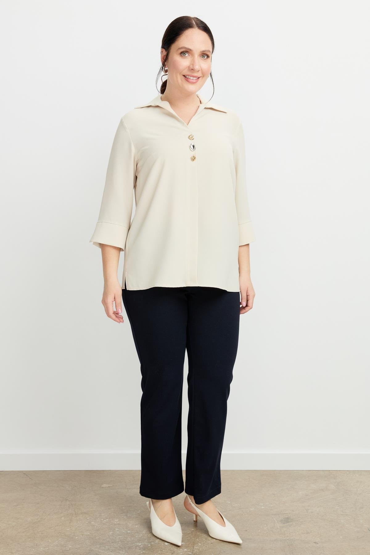 Büyük Beden Broş Detaylı Gömlek-KUM