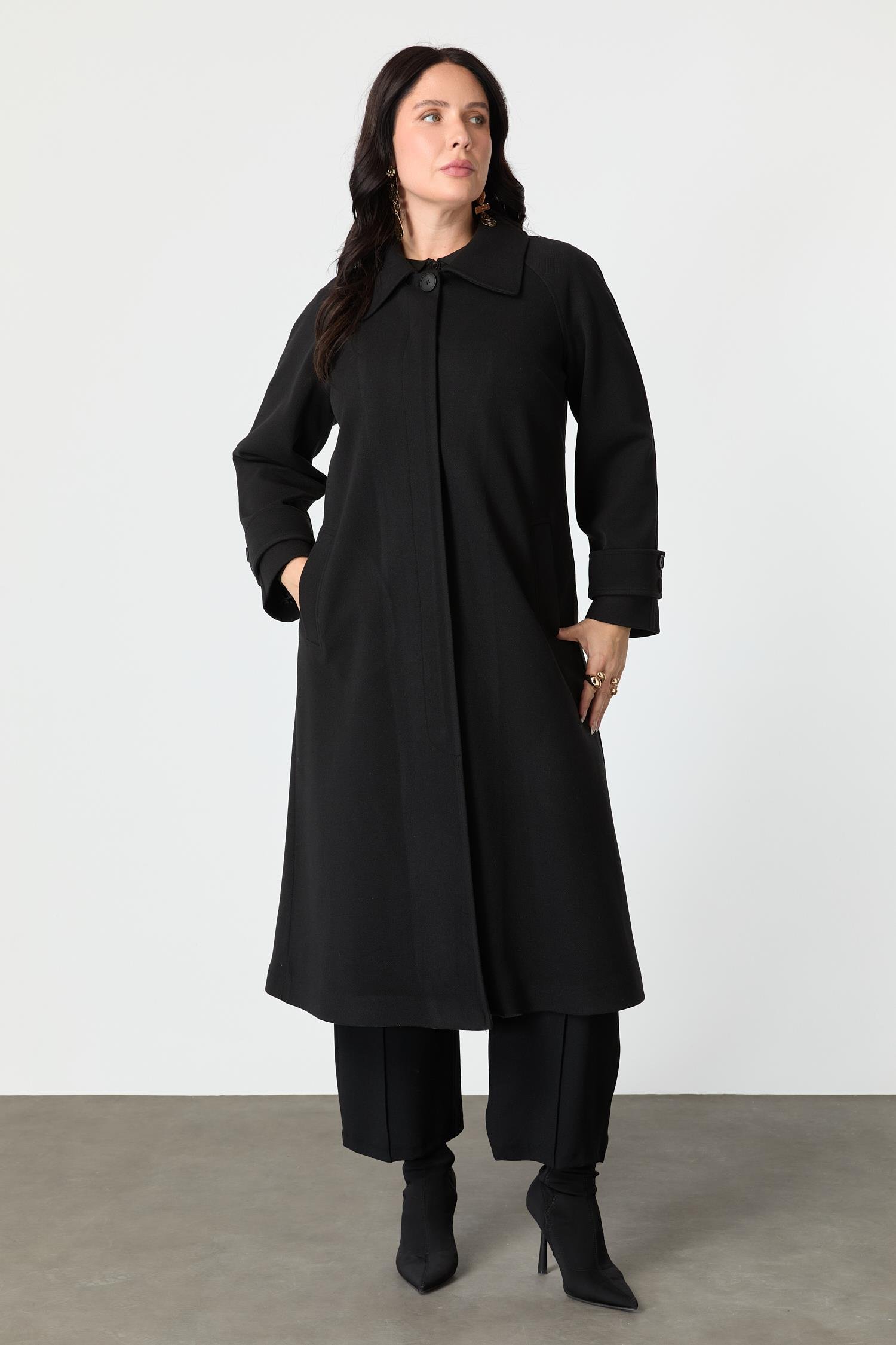 Büyük Beden Kol Detaylı Uzun Kaban-SİYAH