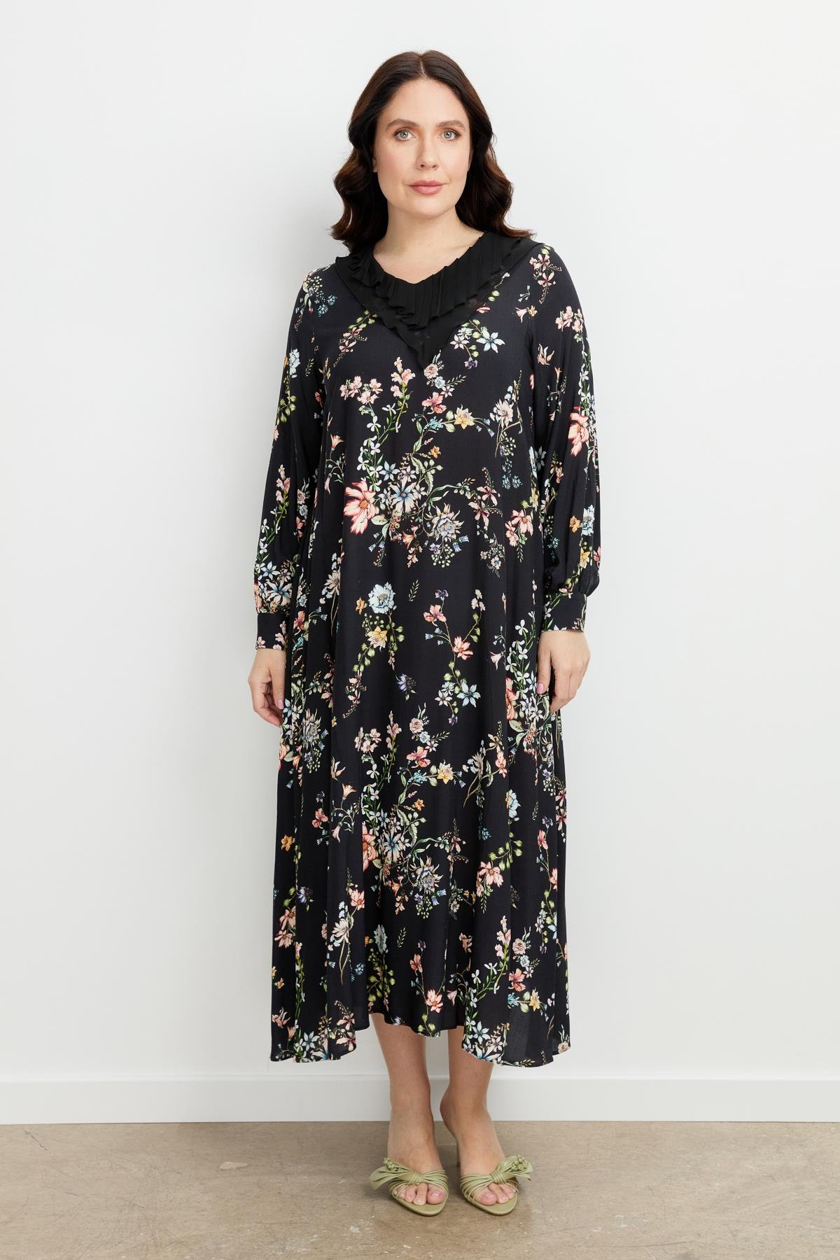 Büyük Beden Yaka Detalı Uzun Elbise-SİYAH