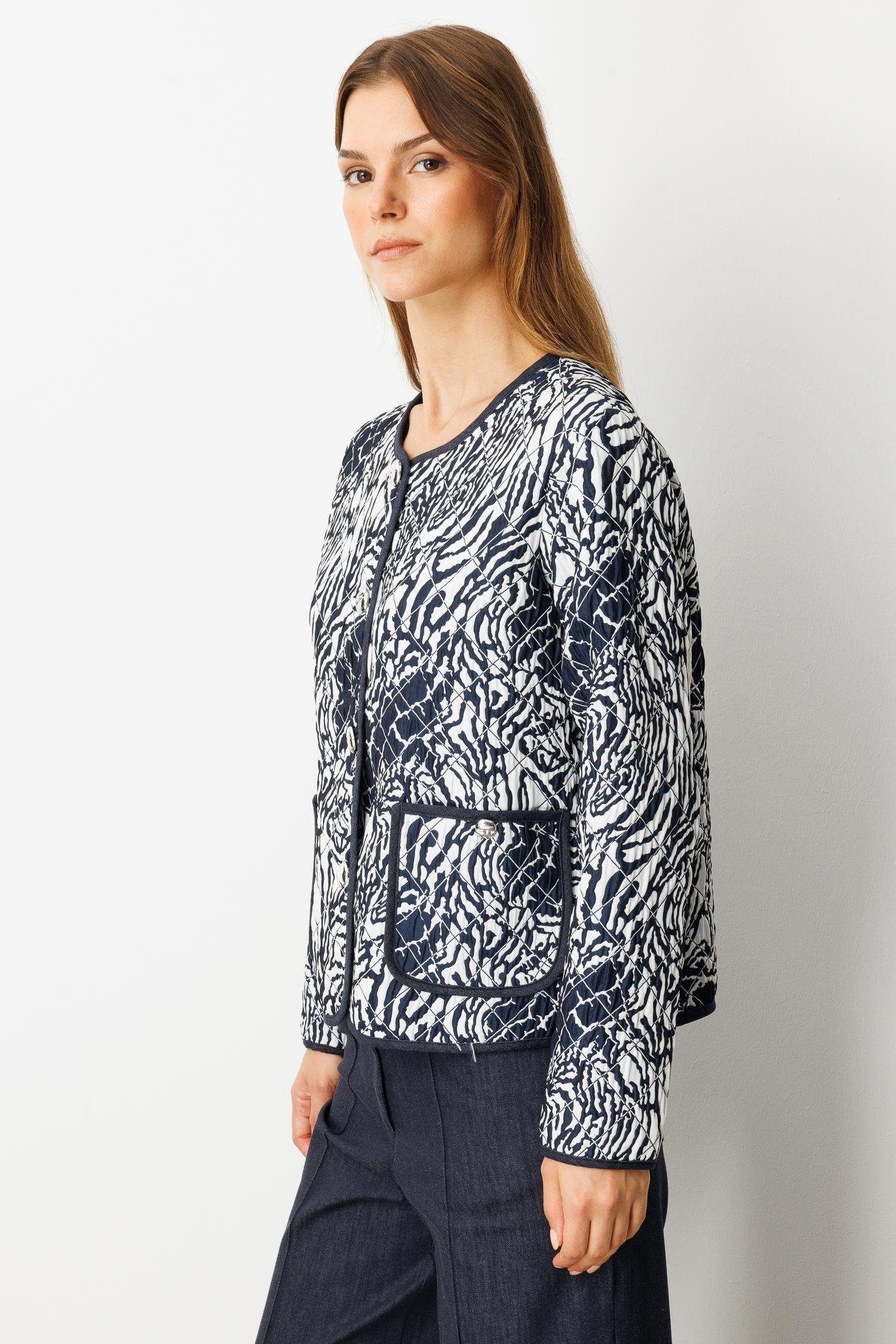 Cep Detay Desenli Kapitone Ceket-LACI