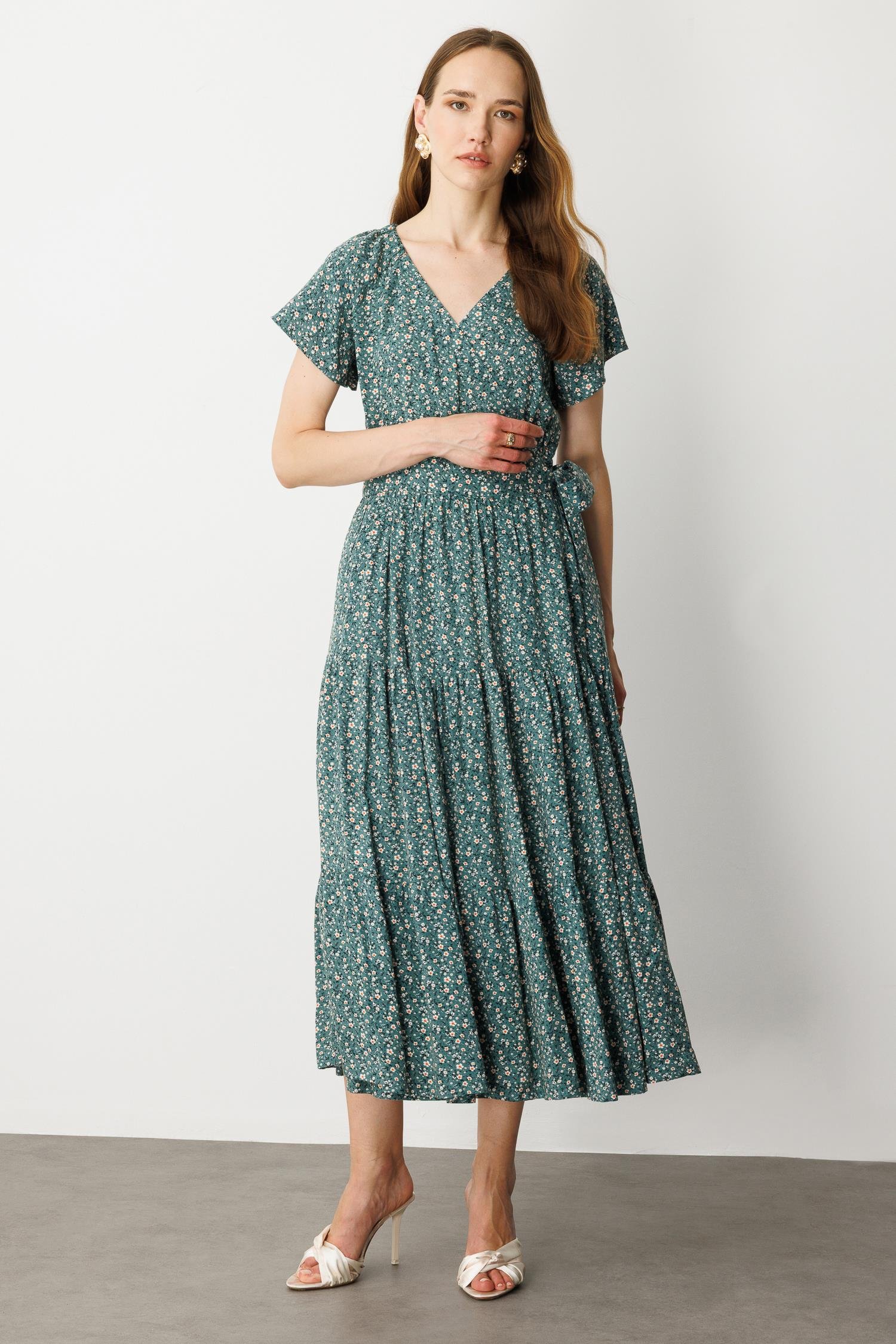 Çiçek Desenli Kruvaze Yaka Uzun Elbise-YEŞİL