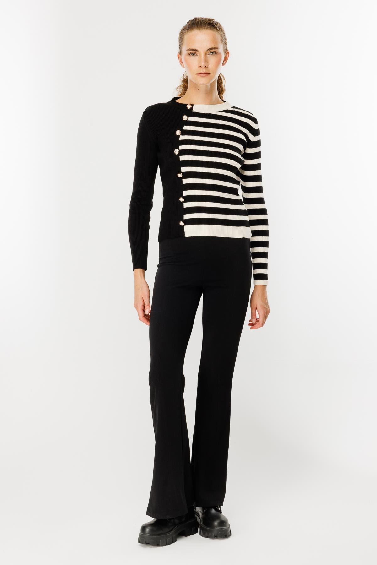 Çizgili Düğme Detaylı Triko Kazak-SİYAH