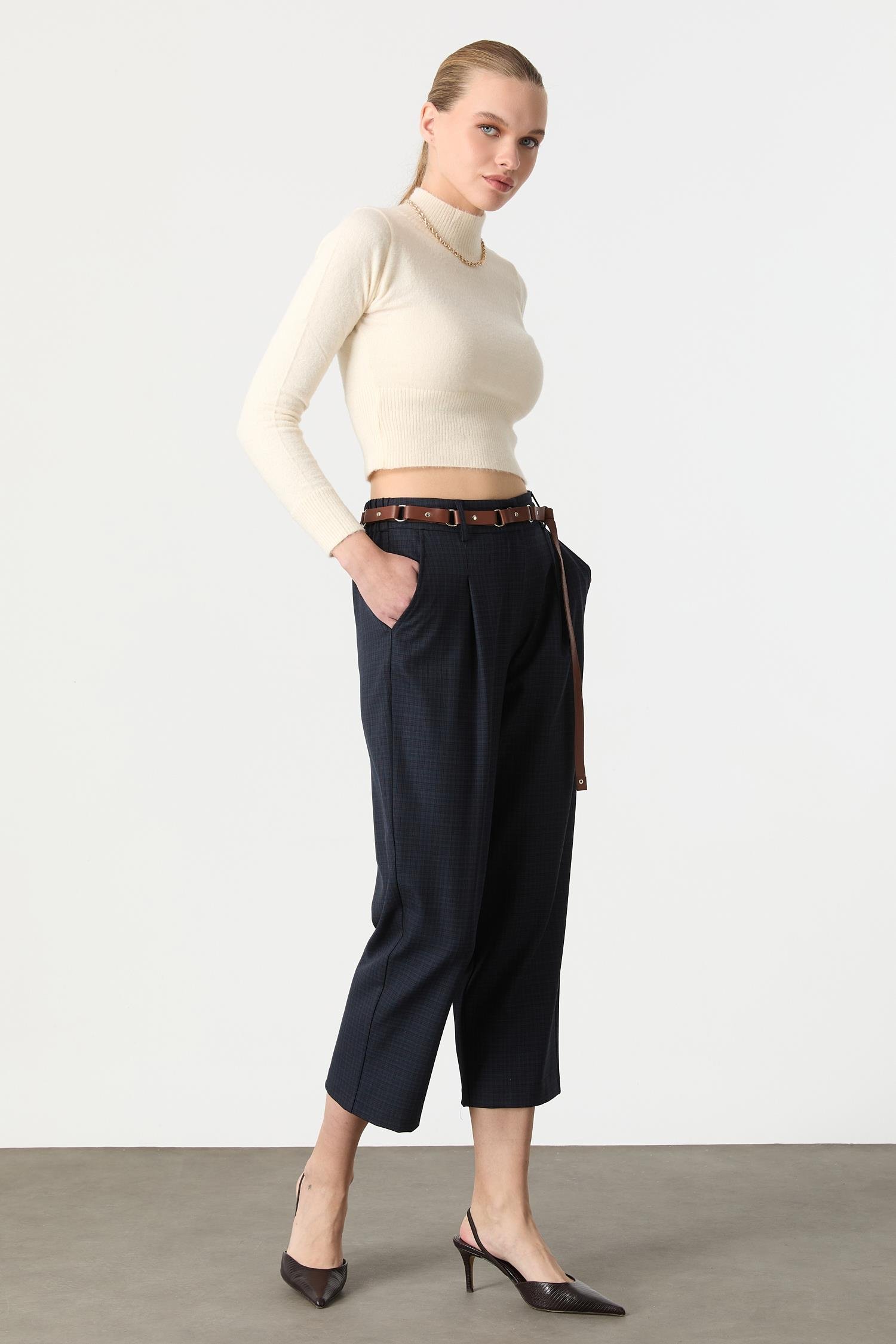 Deri Kemer Detaylı Ekose Pantolon-LACI