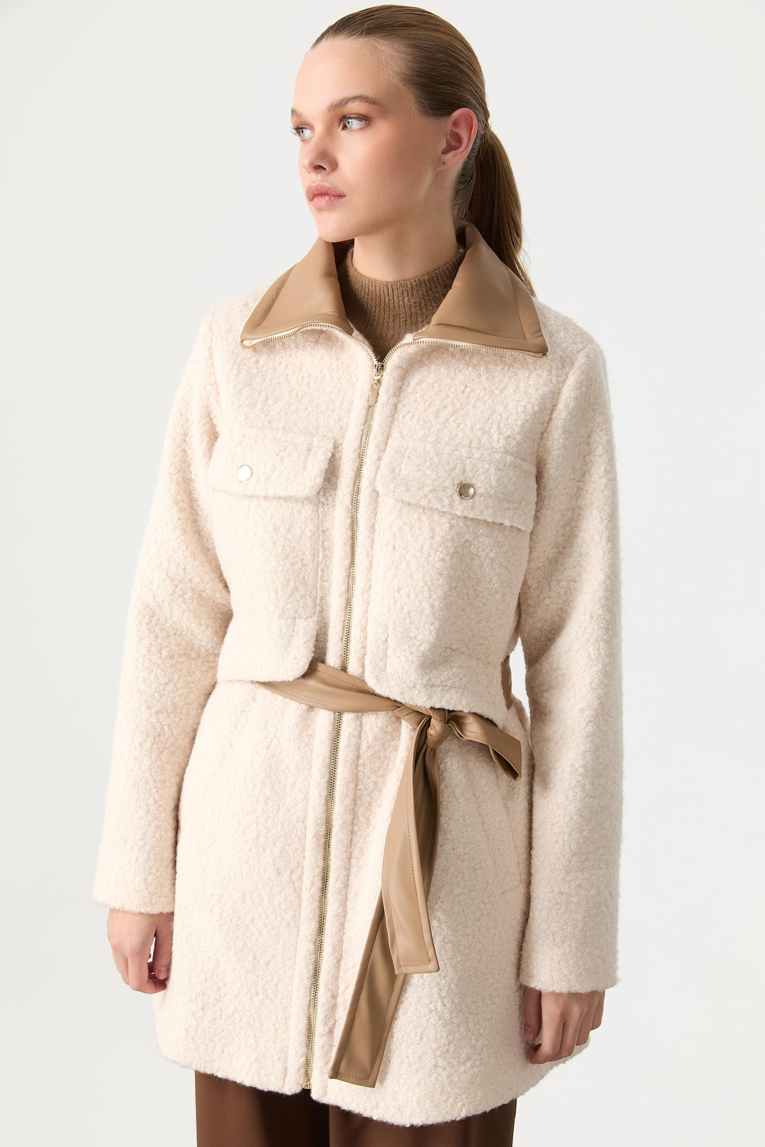 Deri Kuşak Detaylı Buklet Kaban-KREM