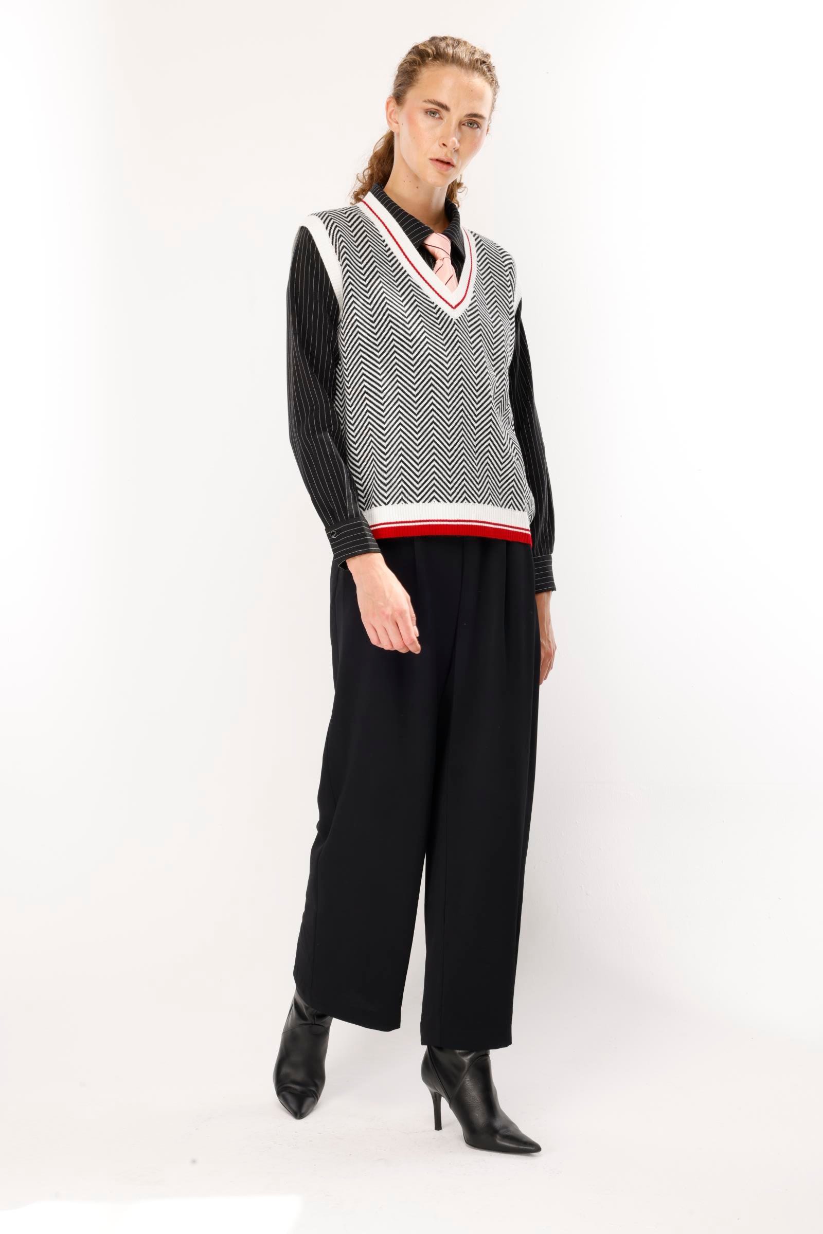 Desenli V Yaka Triko Süveter-SİYAH