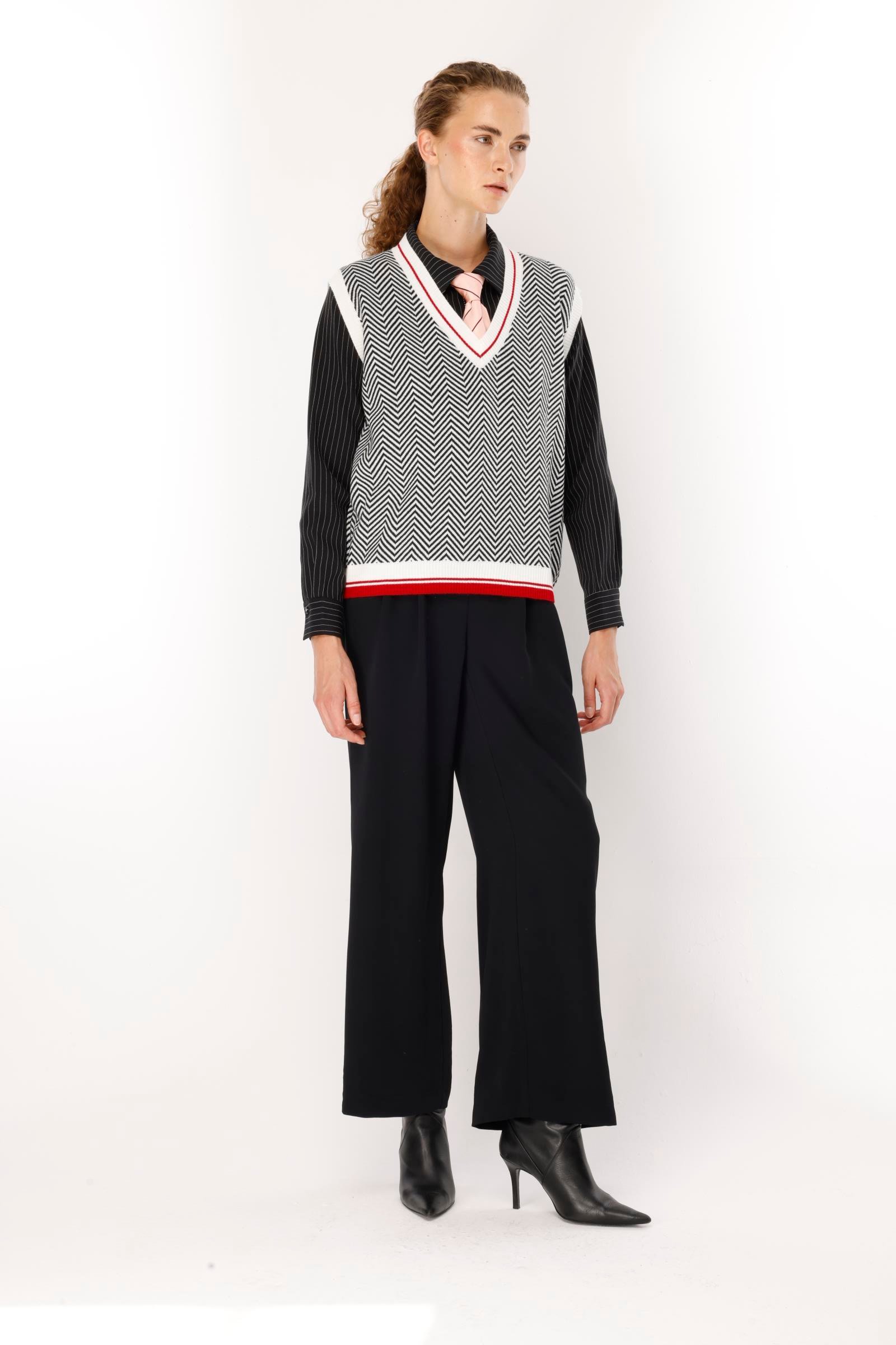 Desenli V Yaka Triko Süveter-SİYAH