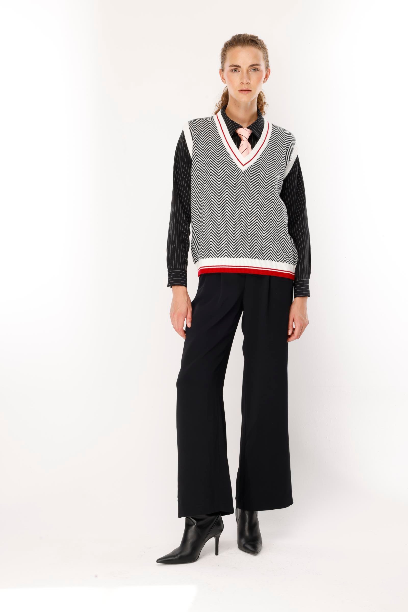 Desenli V Yaka Triko Süveter-SİYAH