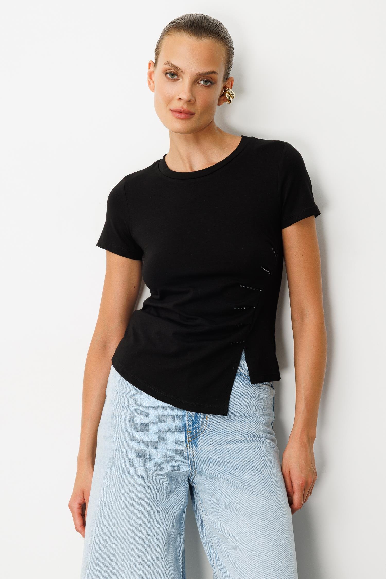 Drape Detaylı Taşlı Tişört-SİYAH