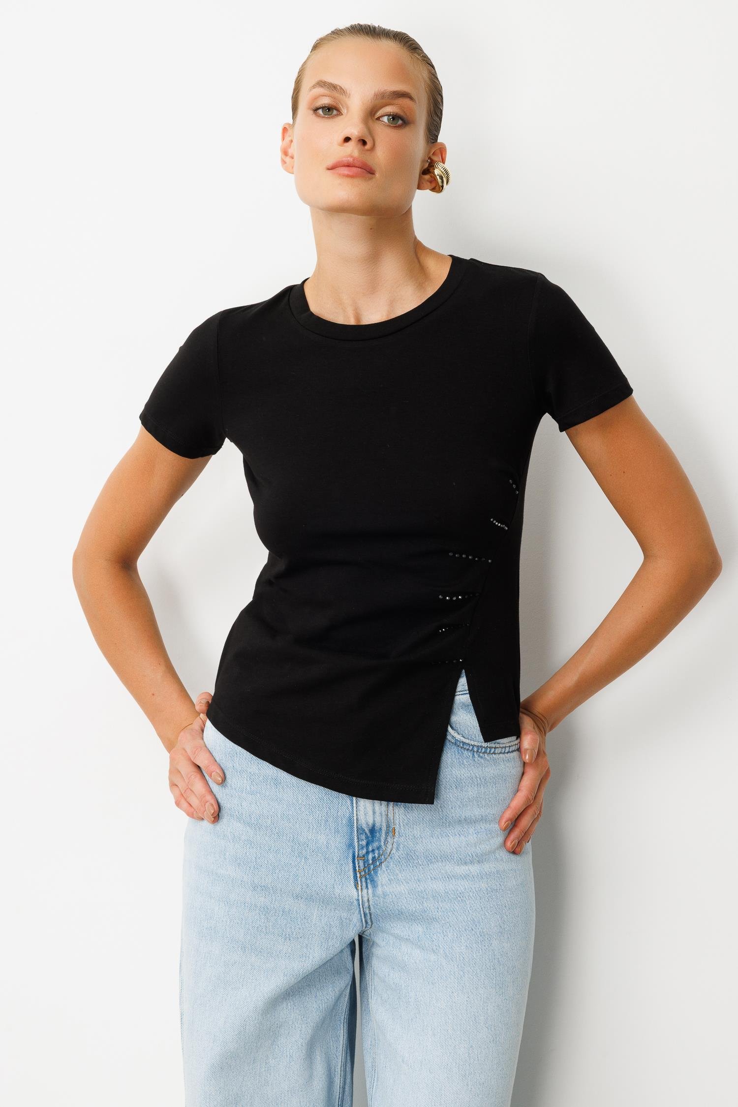 Drape Detaylı Taşlı Tişört-SİYAH