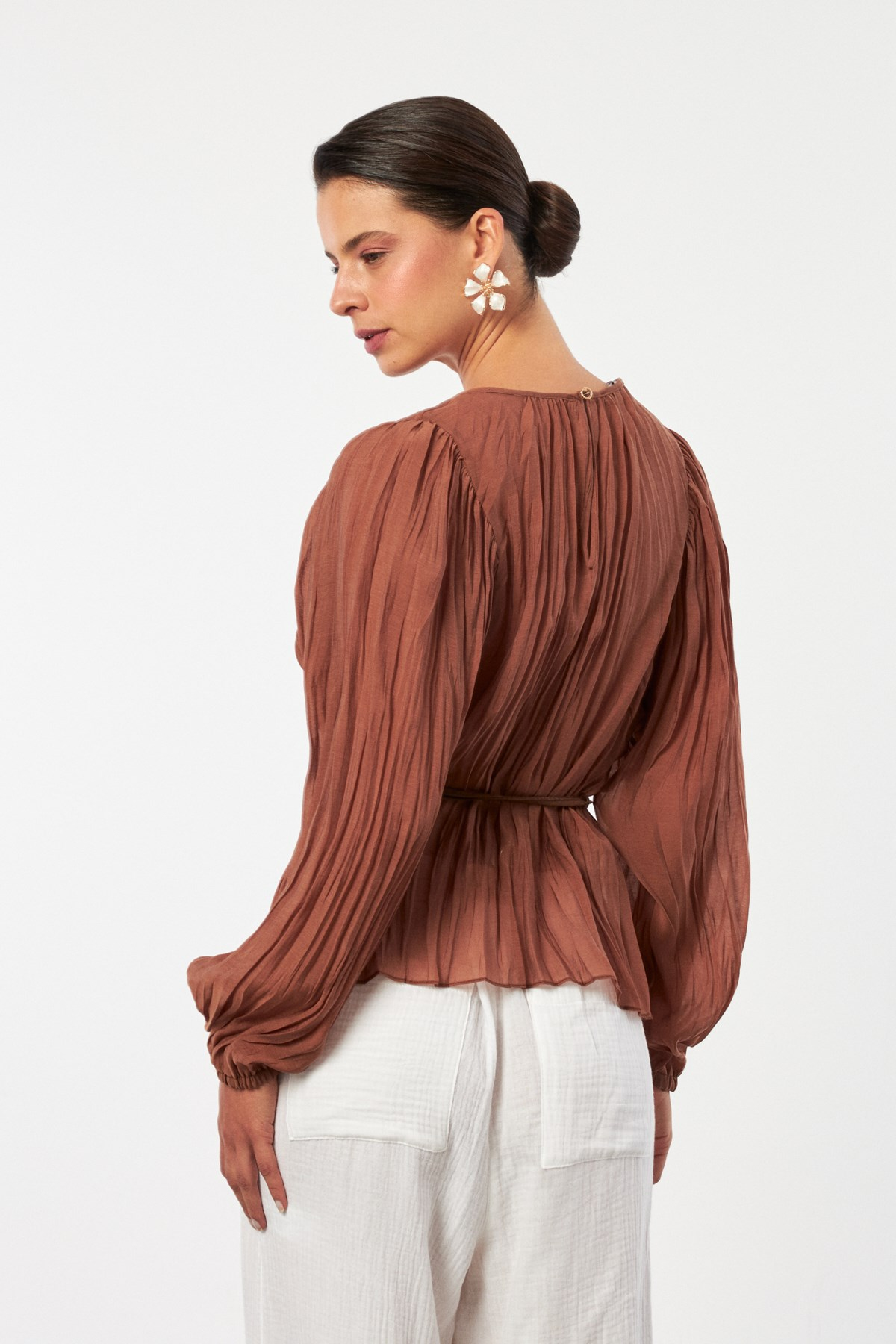 Kemer Detaylı İnce Bluz-CAMEL