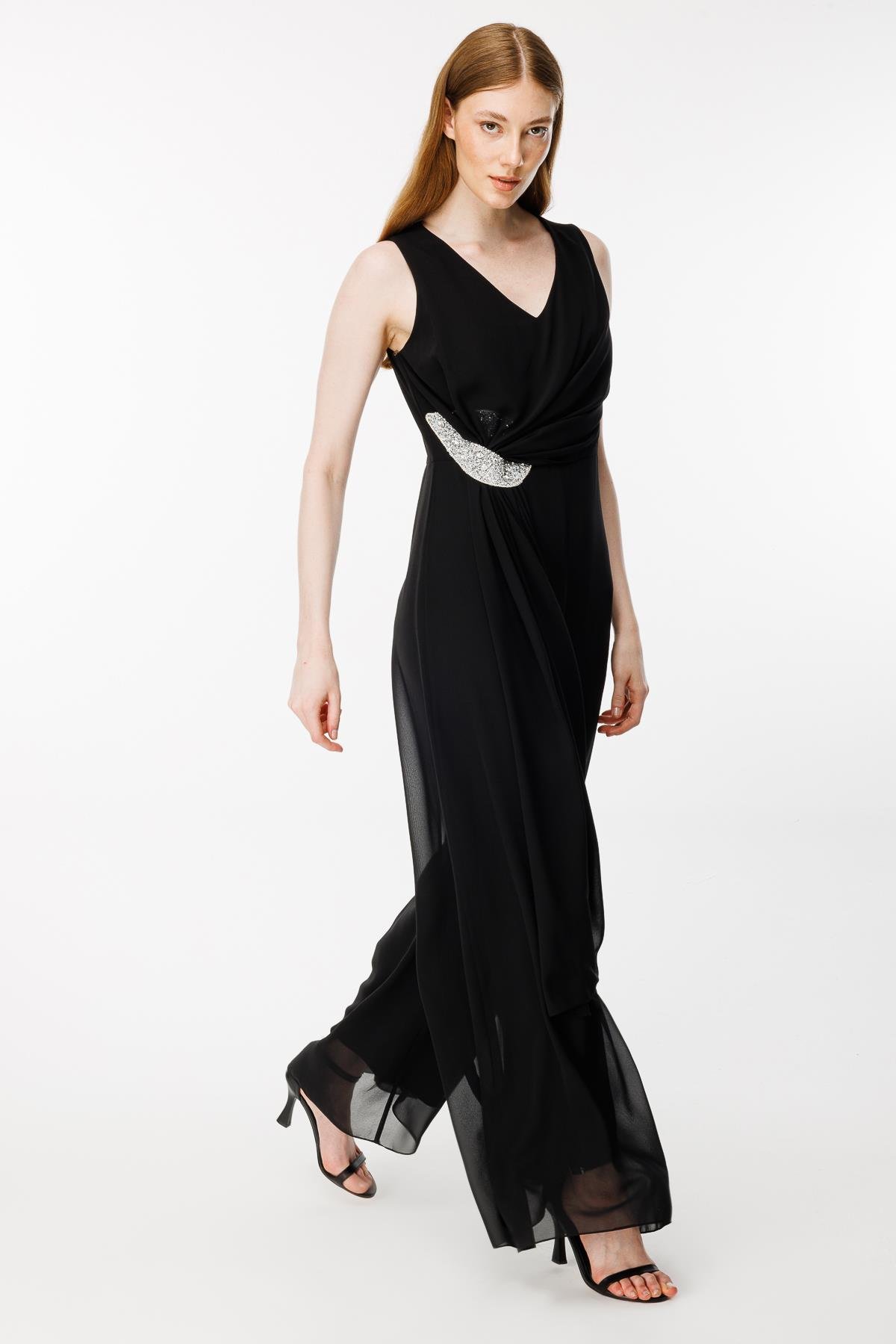 Kruvaze Yaka Taş Detaylı Astarlı Şifon Tulum-SİYAH