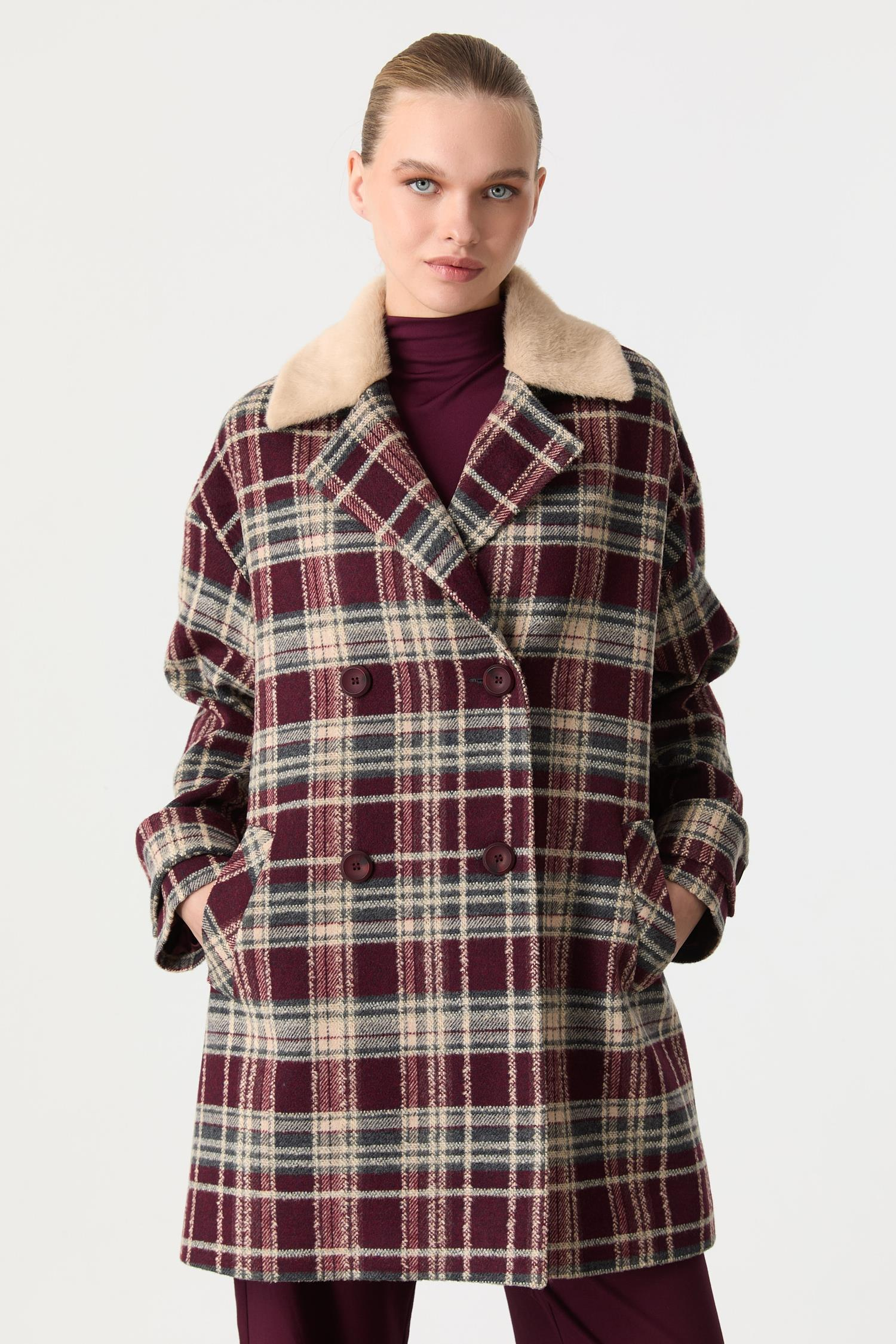 Kürk Yaka Detaylı Ekose Kaşe Kaban-BORDO