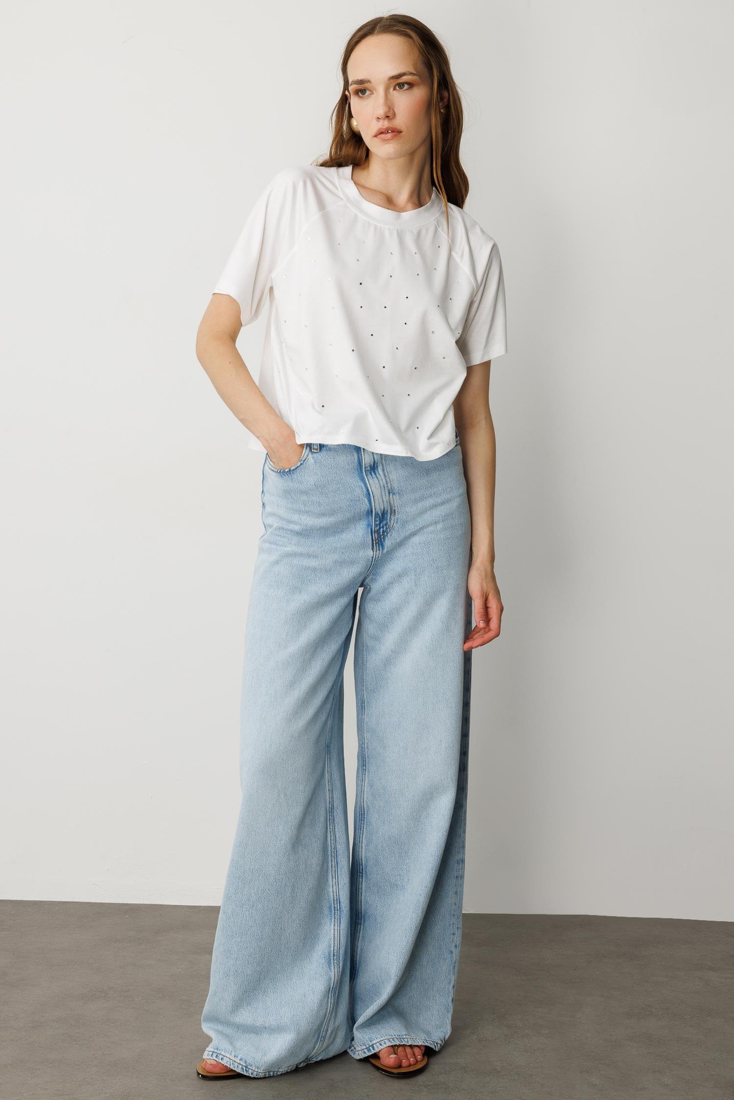 Minik Taş Detaylı Kısa Tişört-KEMIK