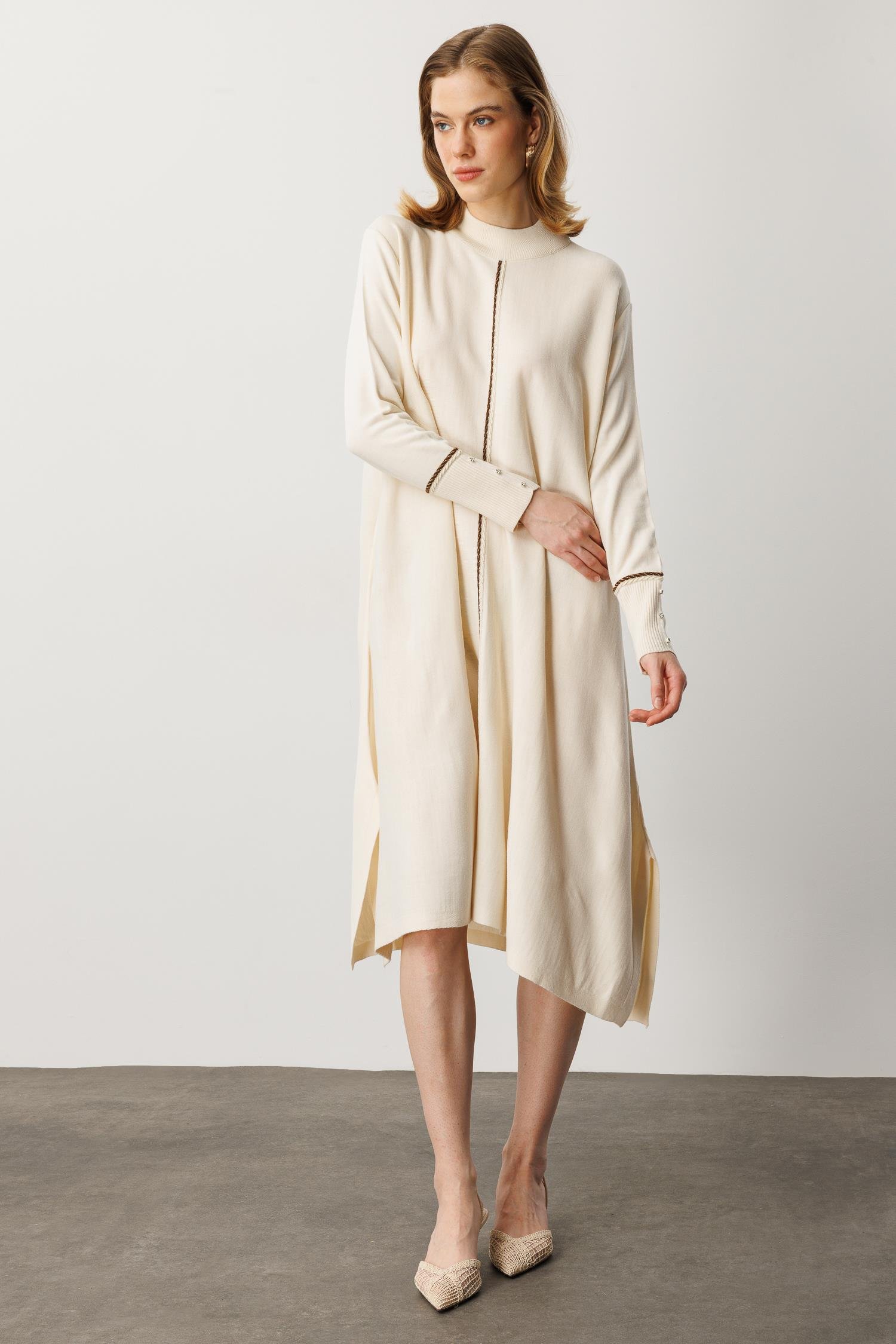 Önü Simli Şerit Detaylı Triko Elbise-KREM