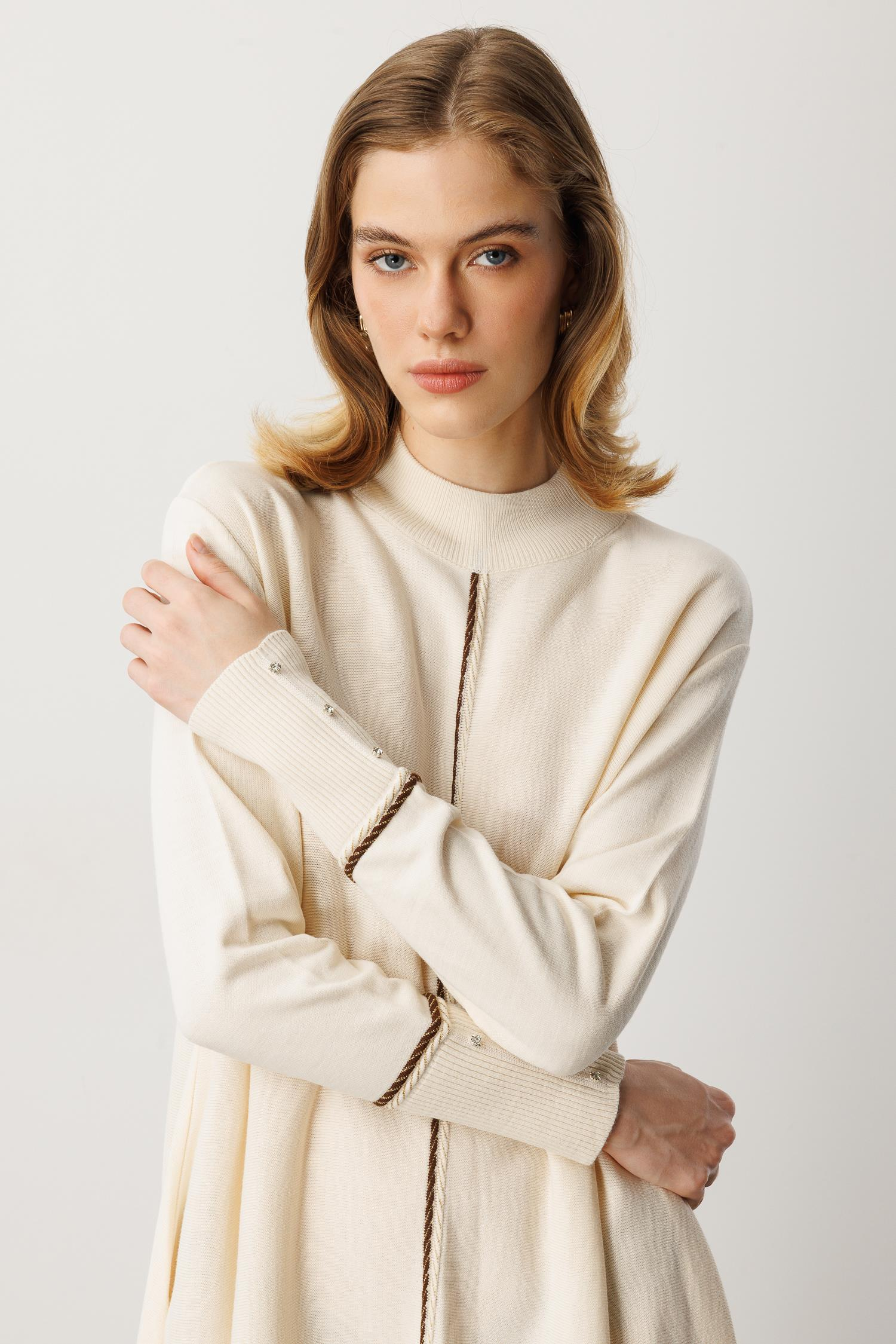 Önü Simli Şerit Detaylı Triko Elbise-KREM